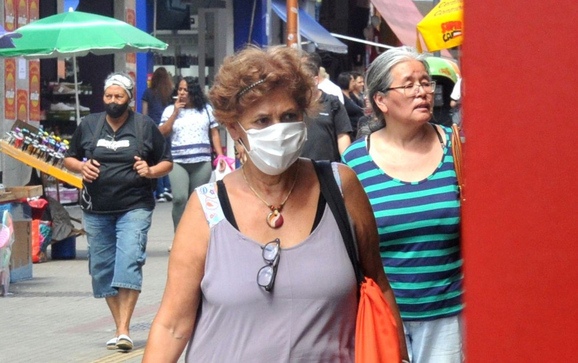 No dia 10 deste mês, o Estado já havia desobrigado o uso do item de proteção em locais abertos.