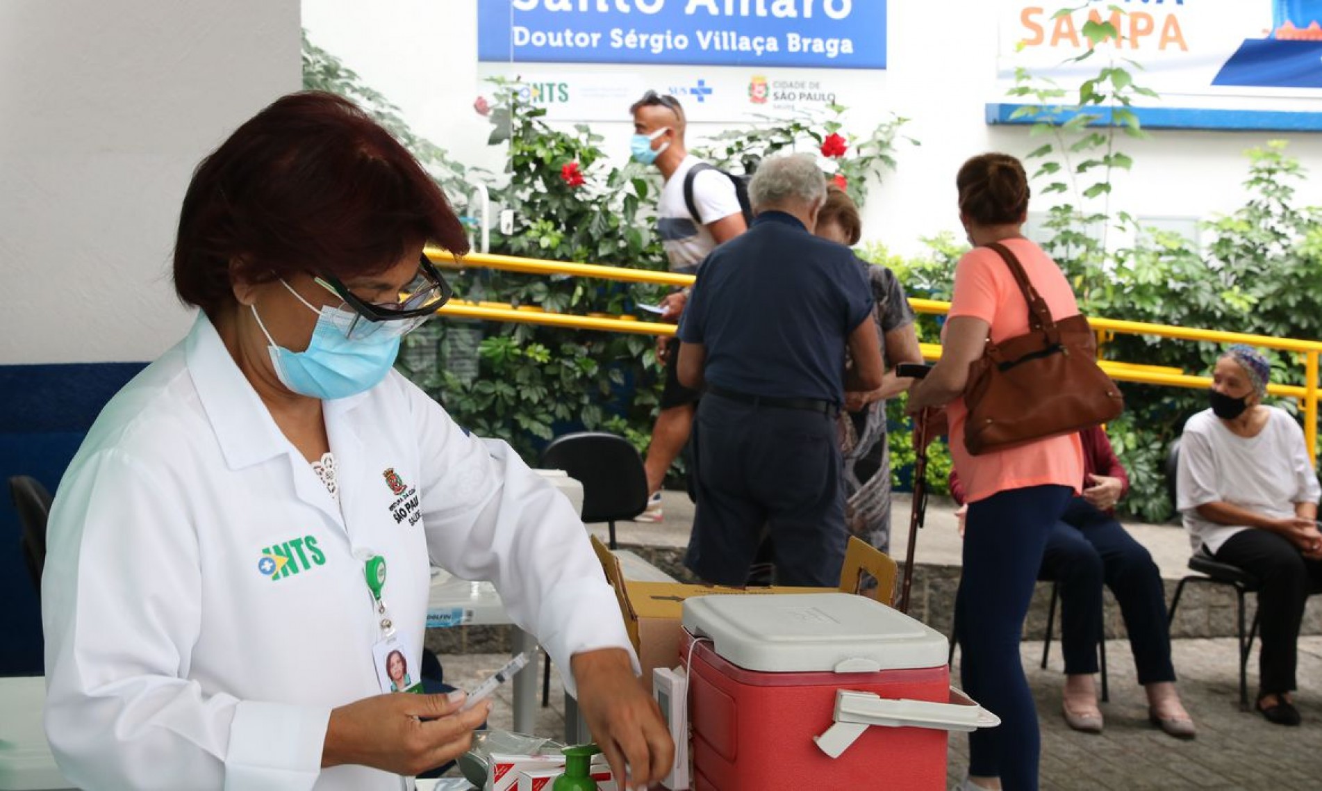   In..cio da vacina....o contra covid-19 em pessoas acima de 90 anos na UBS Santo Amaro.
    