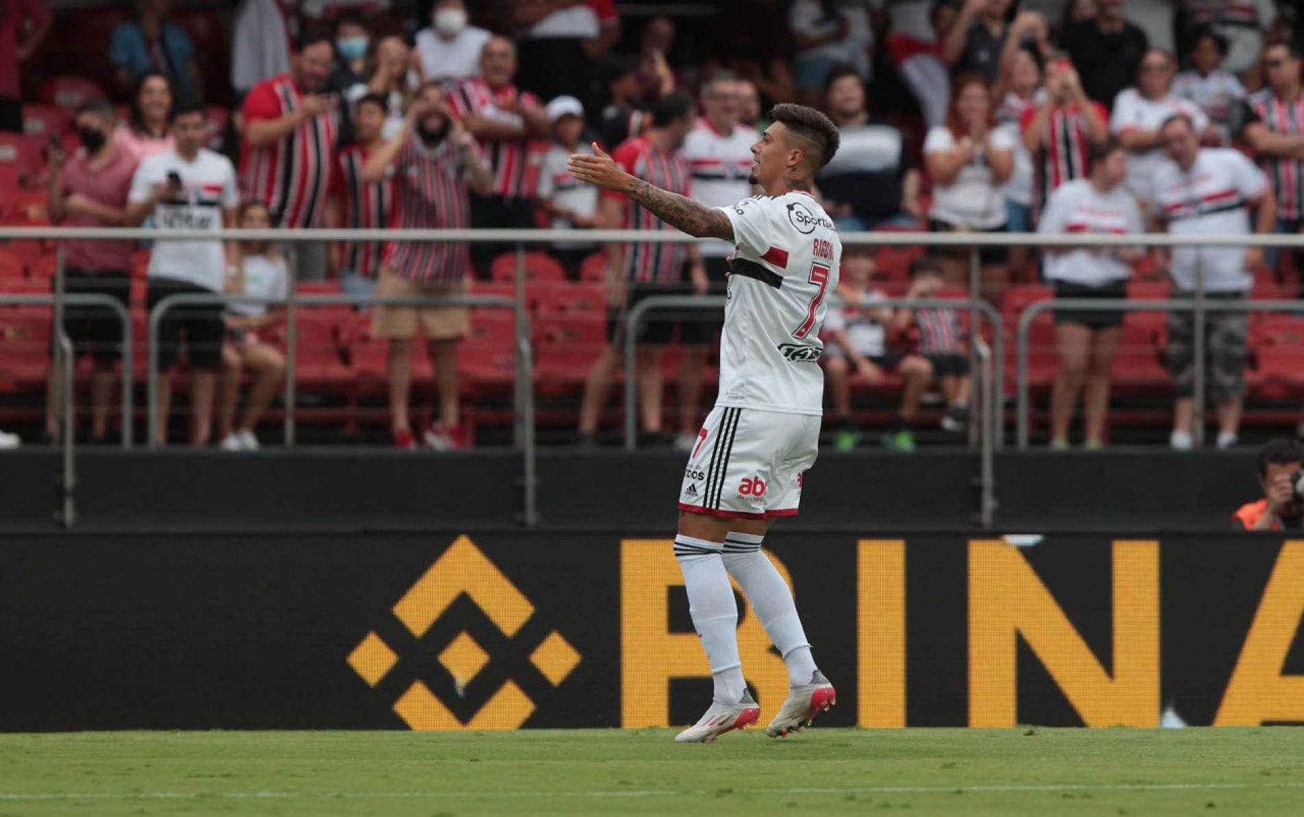 Rigoni abriu o placar contra o Botafogo.