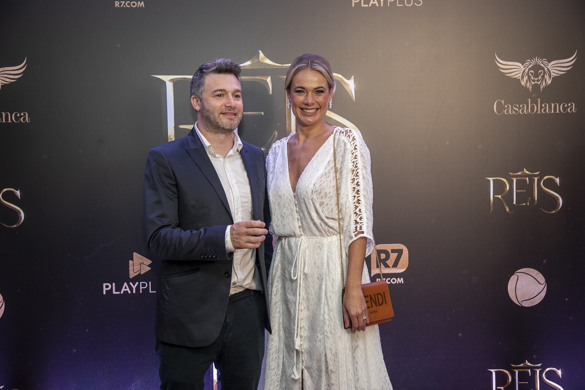 Juan Pablo Pires e Thais Pacholek durante evento de lançamento de Reis.
