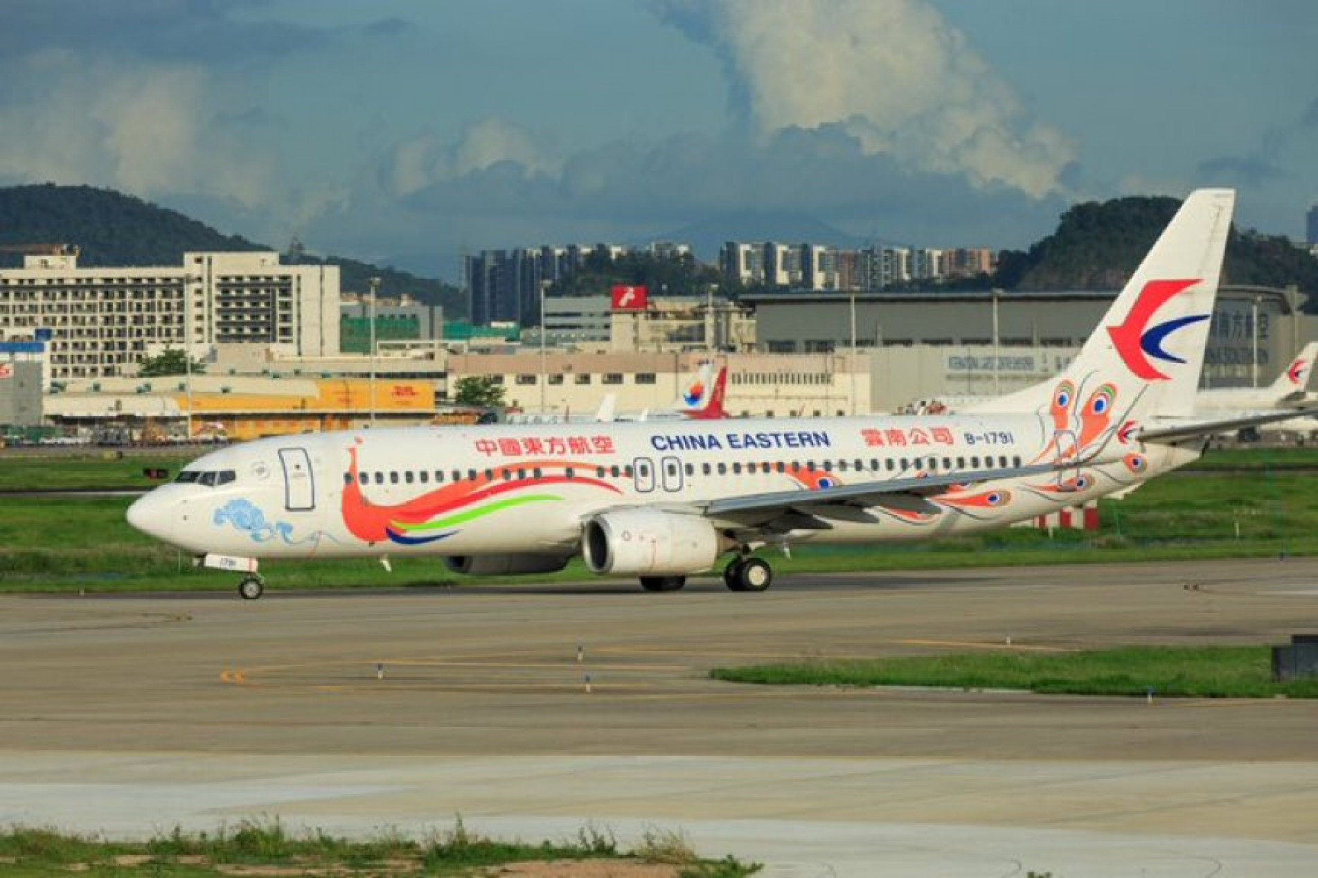 Avi&atilde;o com 132 pessoas a bordo cai em &aacute;rea remota no sul da China