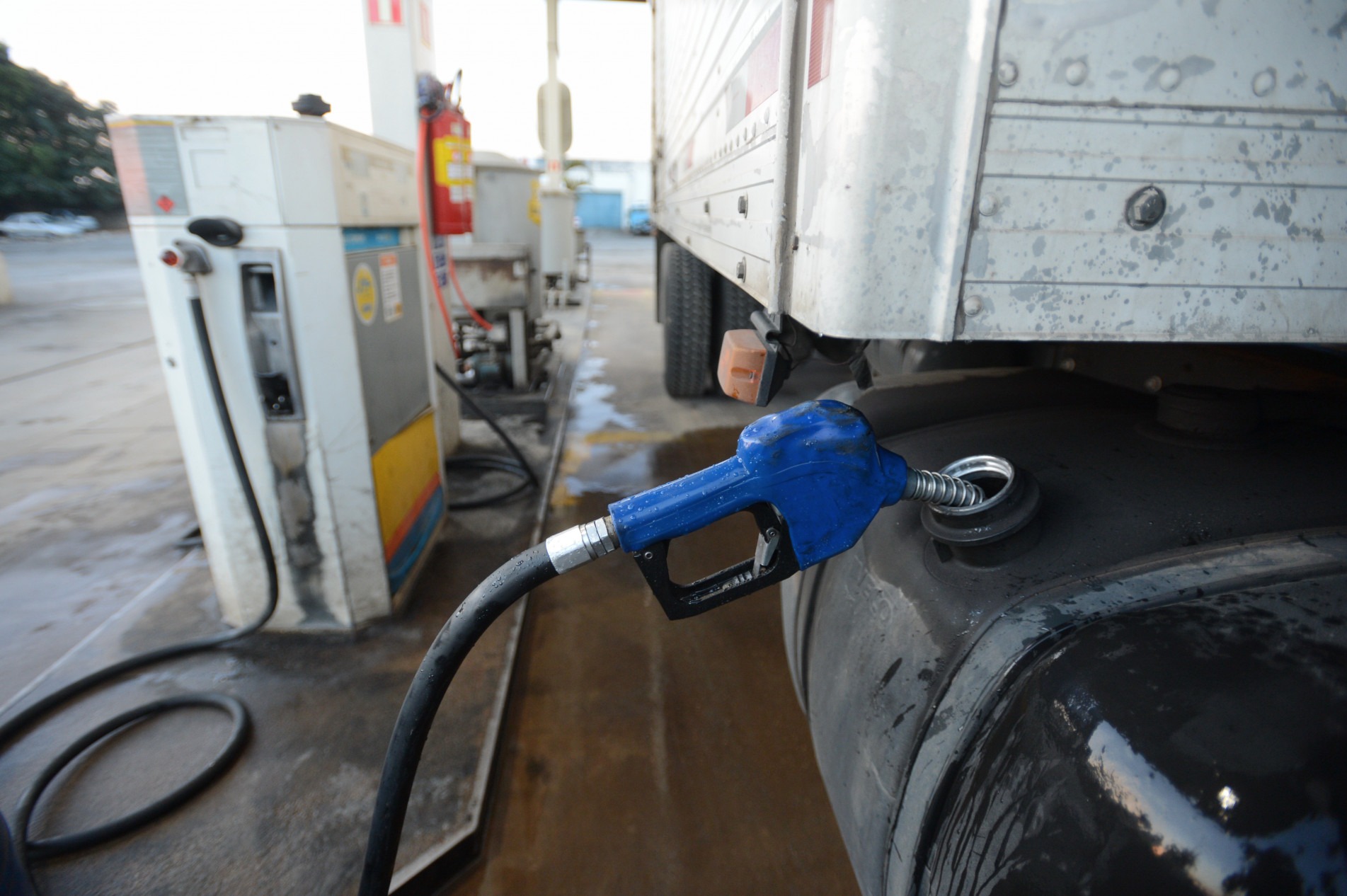 Proposta também é de adotar uma alíquota única do imposto para o diesel.