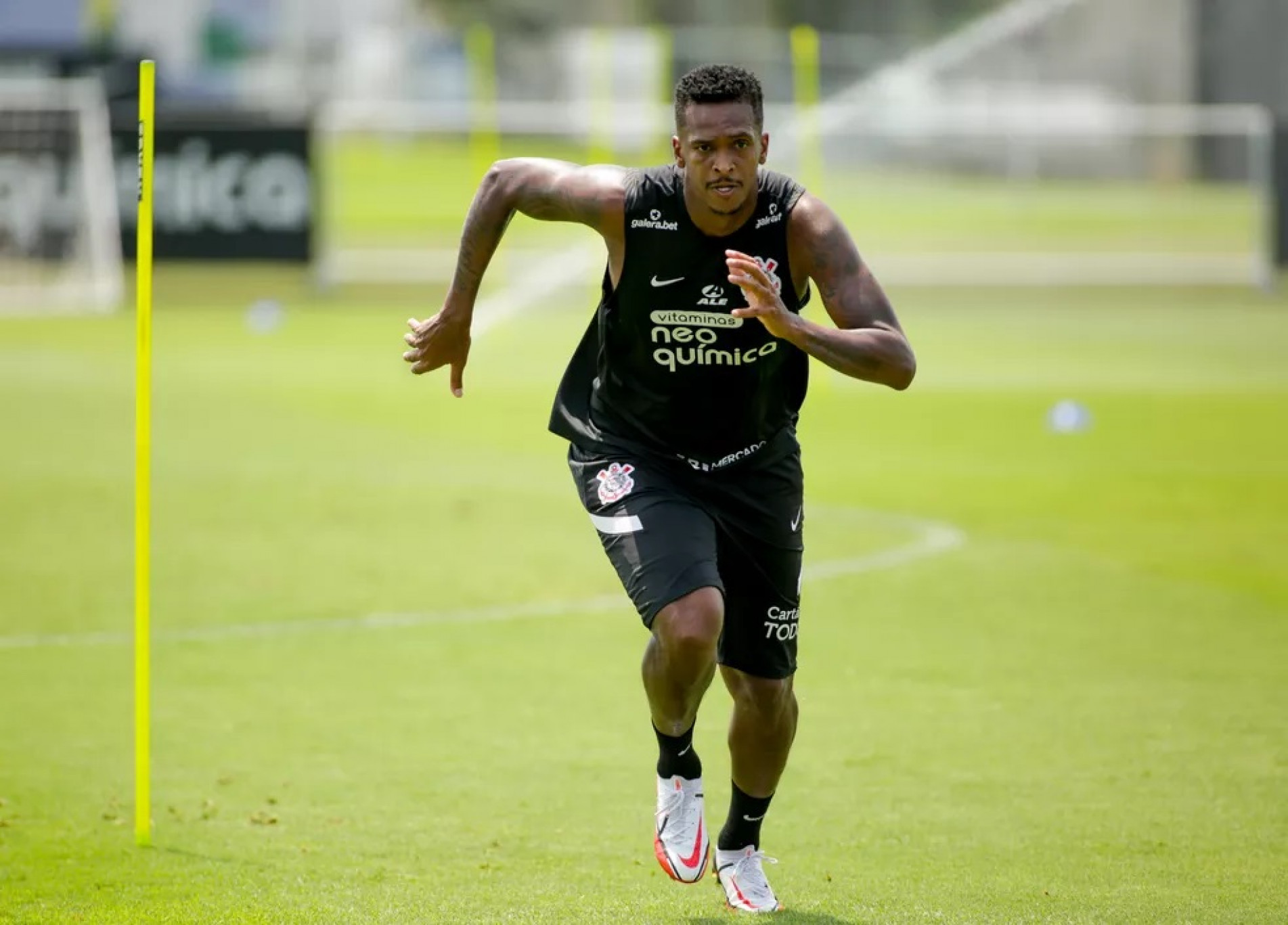 Atacante faltou domingo e segunda aos treinos.