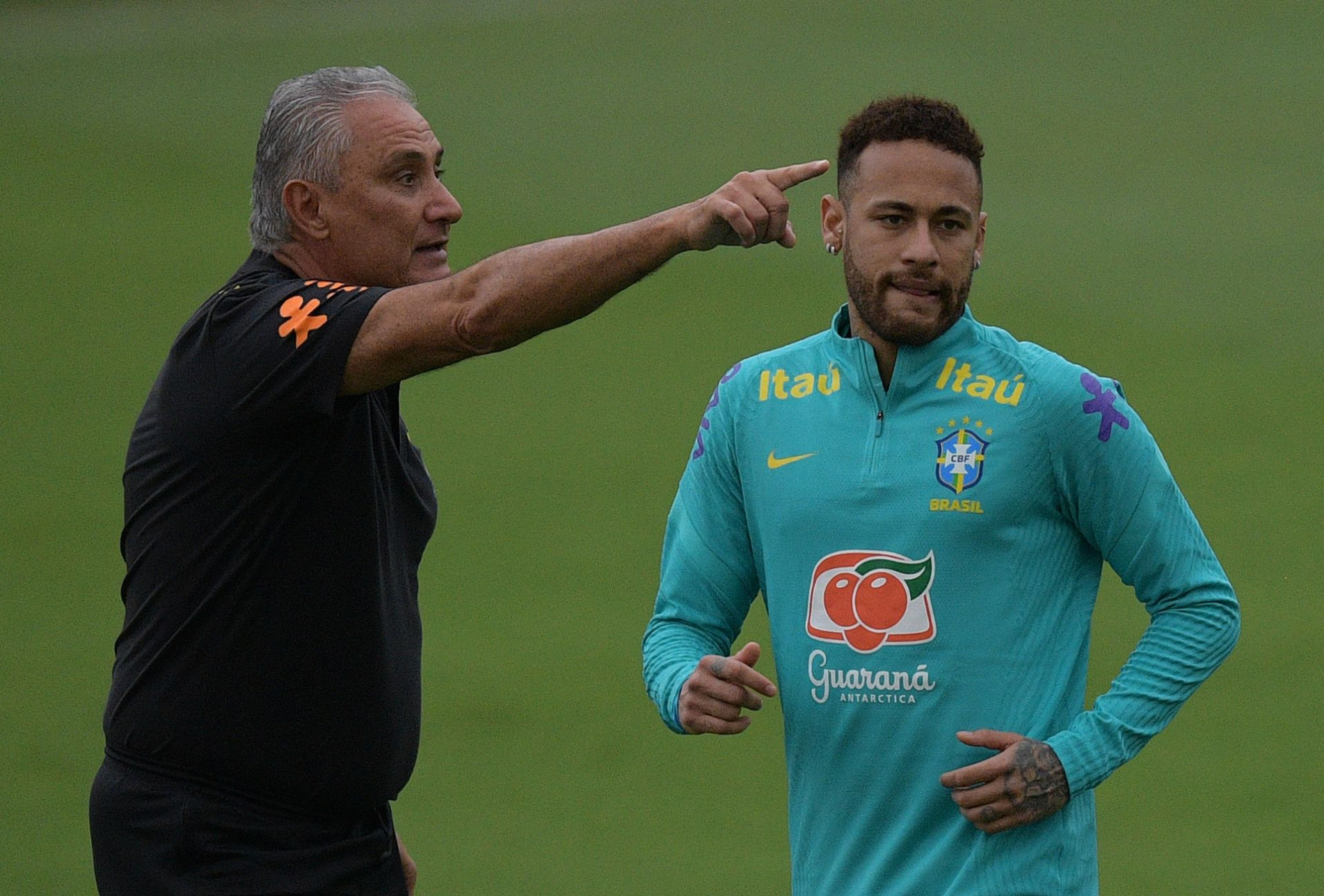 Todos esperam que Neymar, em baixa no PSG, faça uma grande exibição e dê a volta por cima.