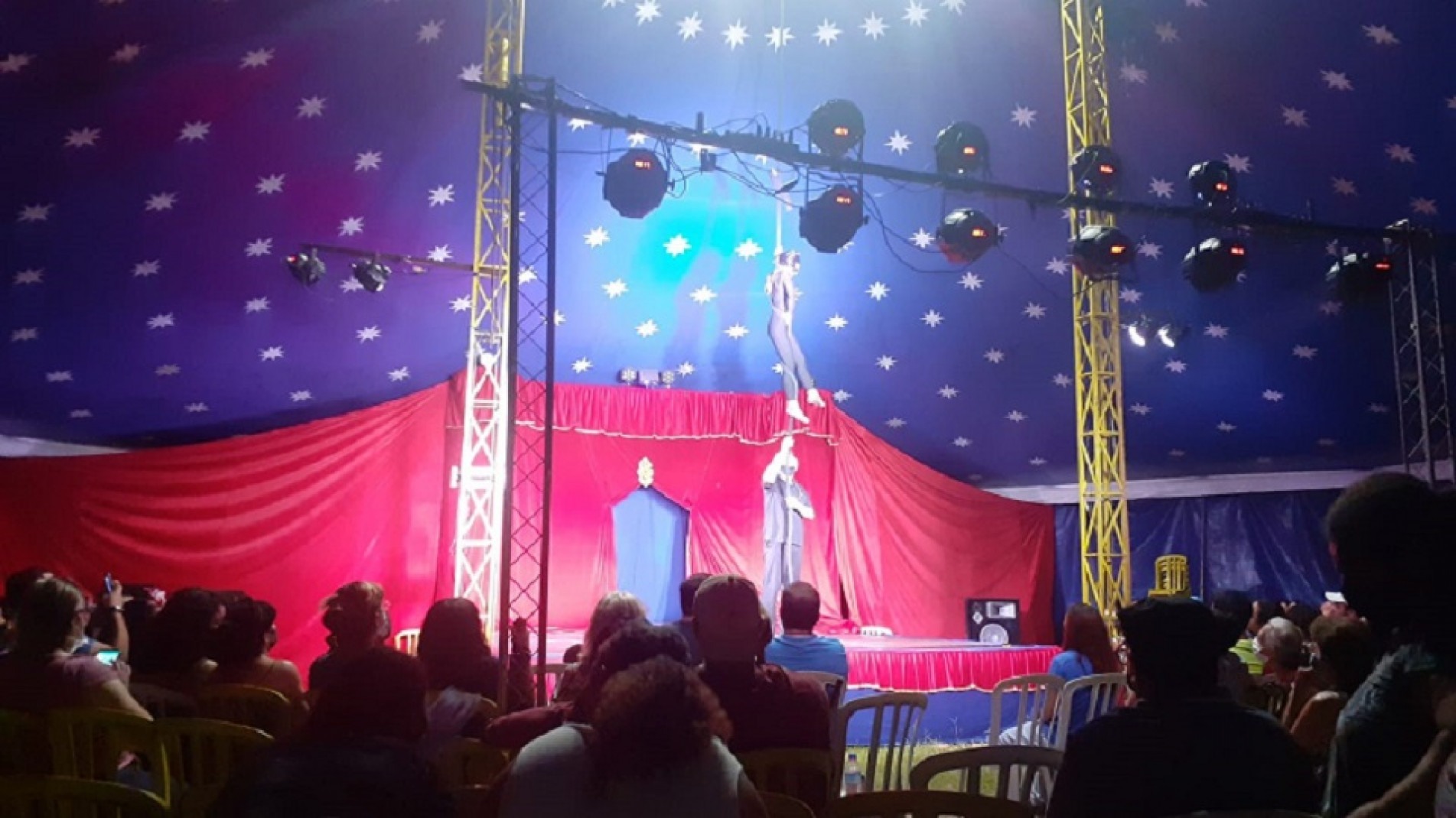 Com espetáculos diários, circo prorrogou sua temporada no bairro.