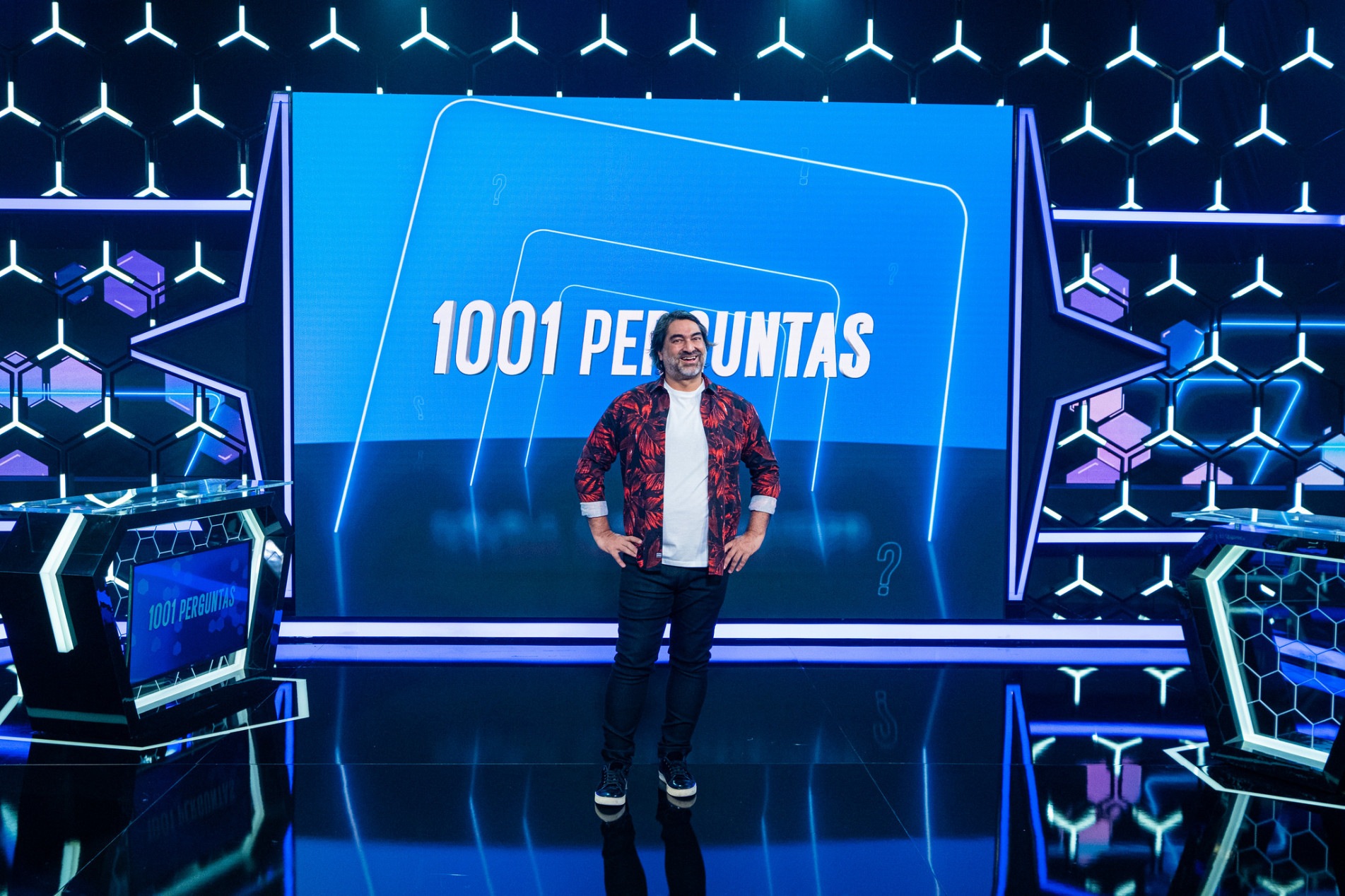 Zeca Camargo apresenta programa 