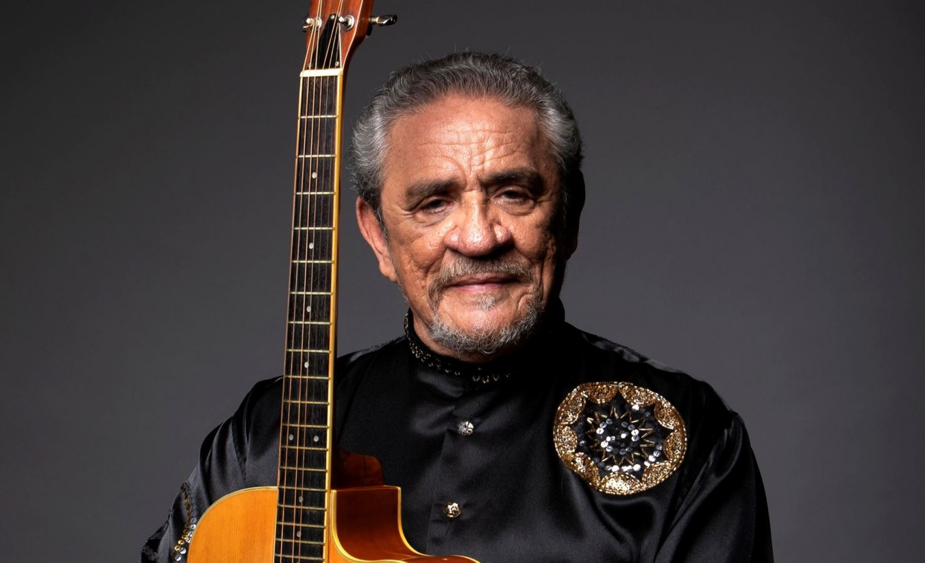 Show de hoje comemora os 45 anos de carreira do cantor.