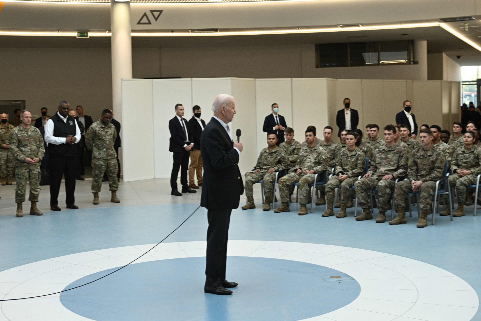 Joe Biden agradeceu aos soldados americanos em Rzeszow.