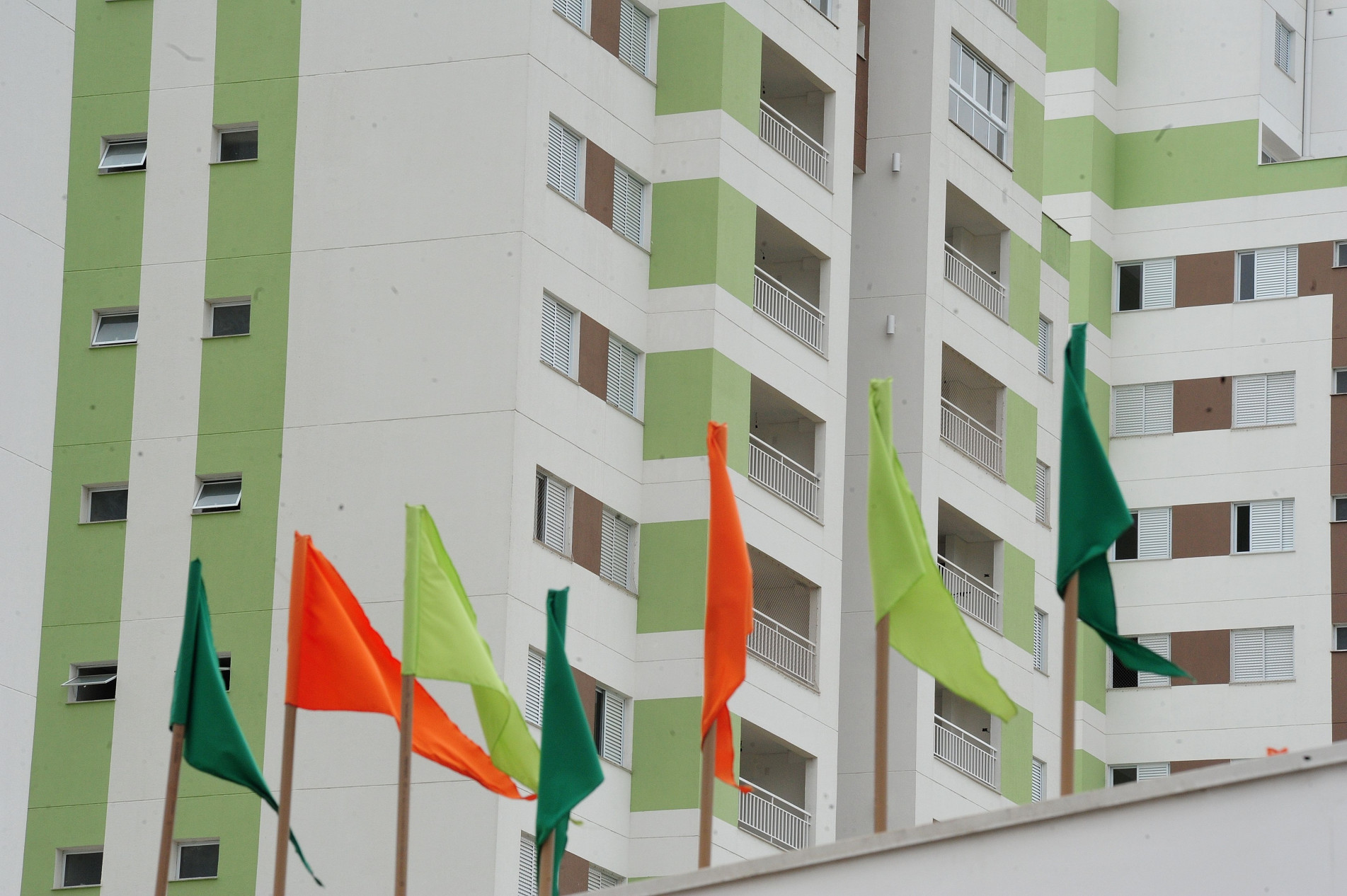 Inflação e aumento nas taxas juros desaceleraram vendas.