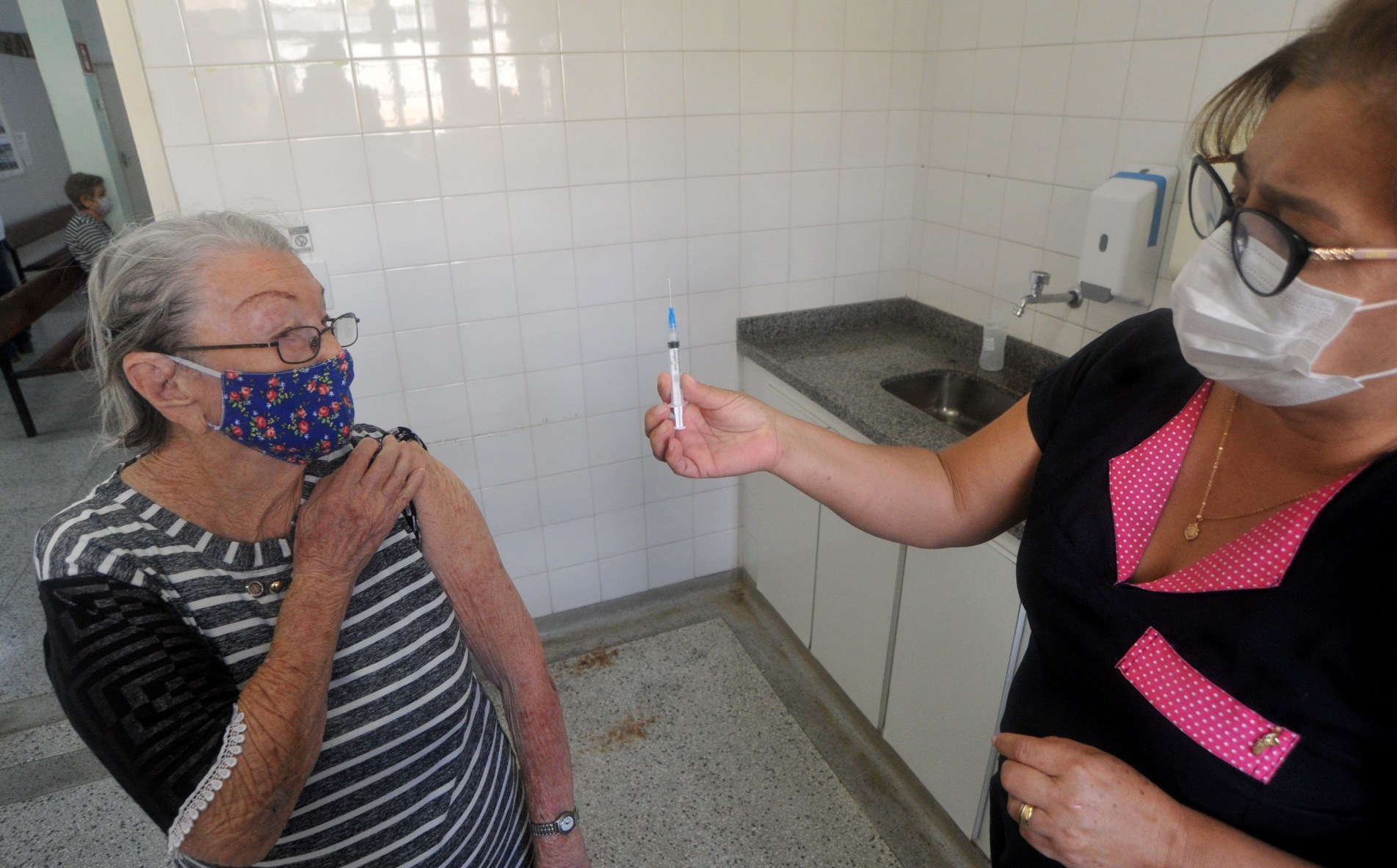 Idosos com mais de 80 anos receberão vacina contra a gripe.