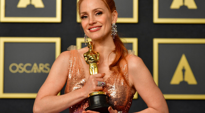 Jessica Chastain ganhou o prêmio de melhor atriz, por sua atuação no filme The Eyes of Tammy Faye