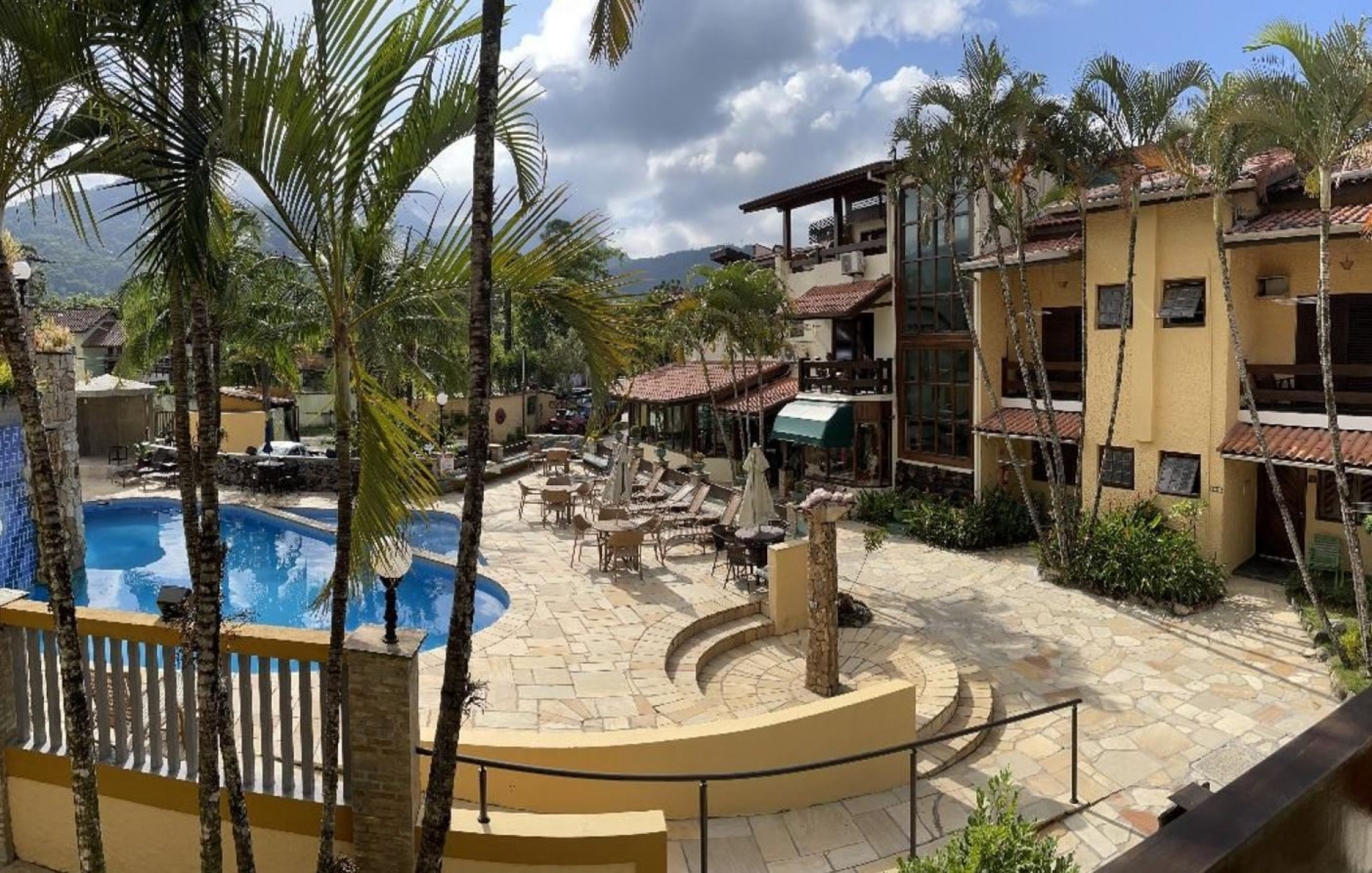 A pousada Villa&rsquo;L Mare tem bons atrativos para quem curtir a praia de Maresias.