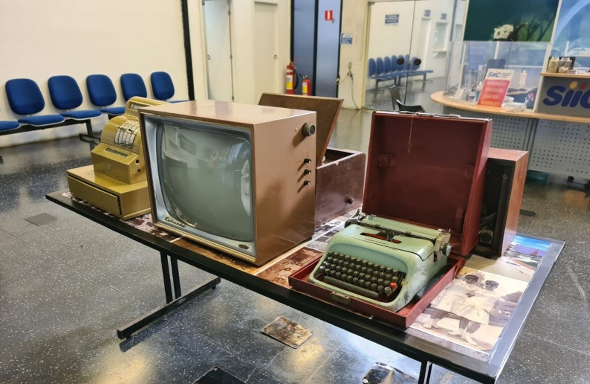 Estão expostos itens da década de 50 e outros períodos do século 20.