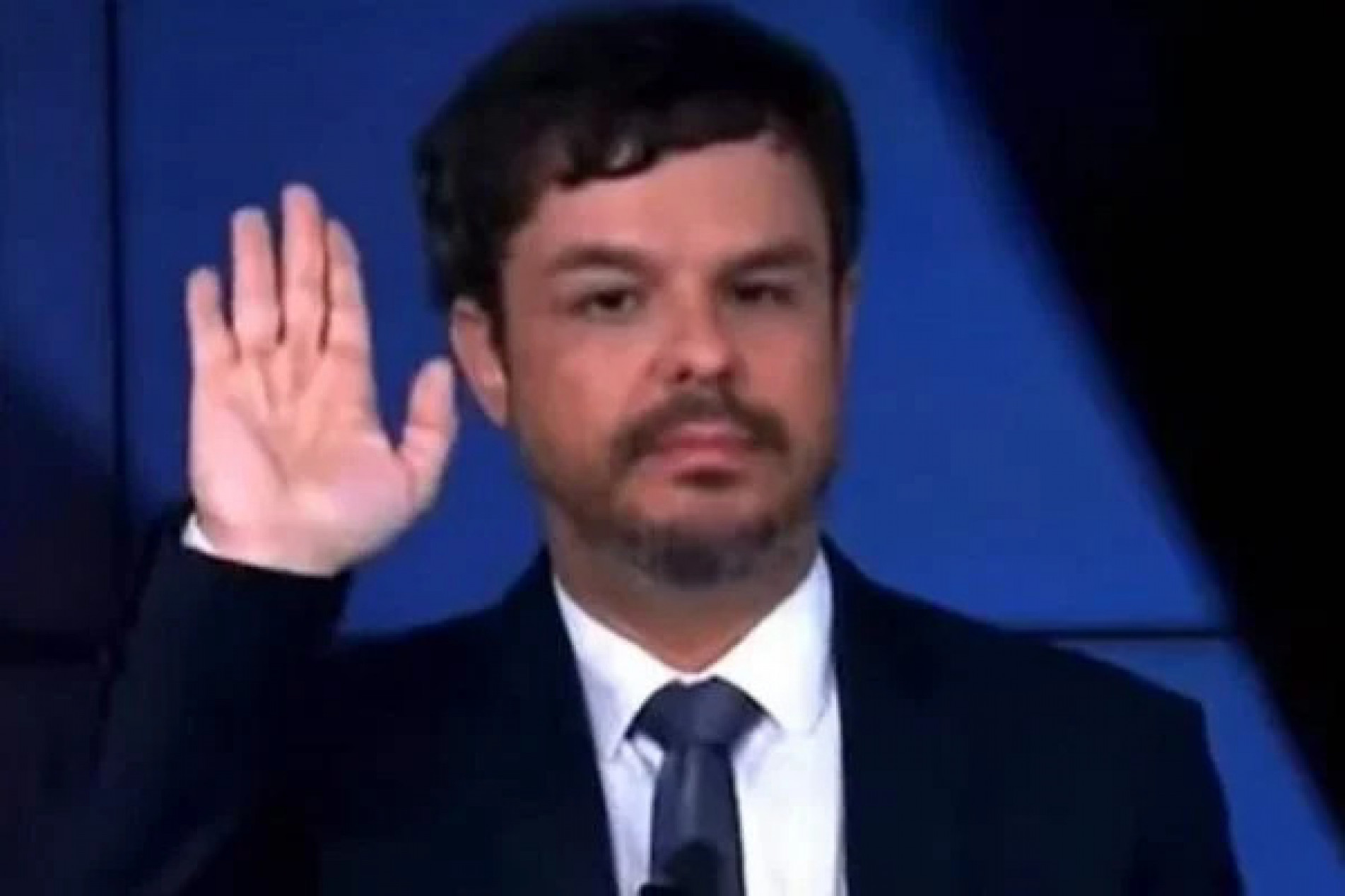 Adrilles volta à 'Jovem Pan' 49 dias após gesto associado a nazismo