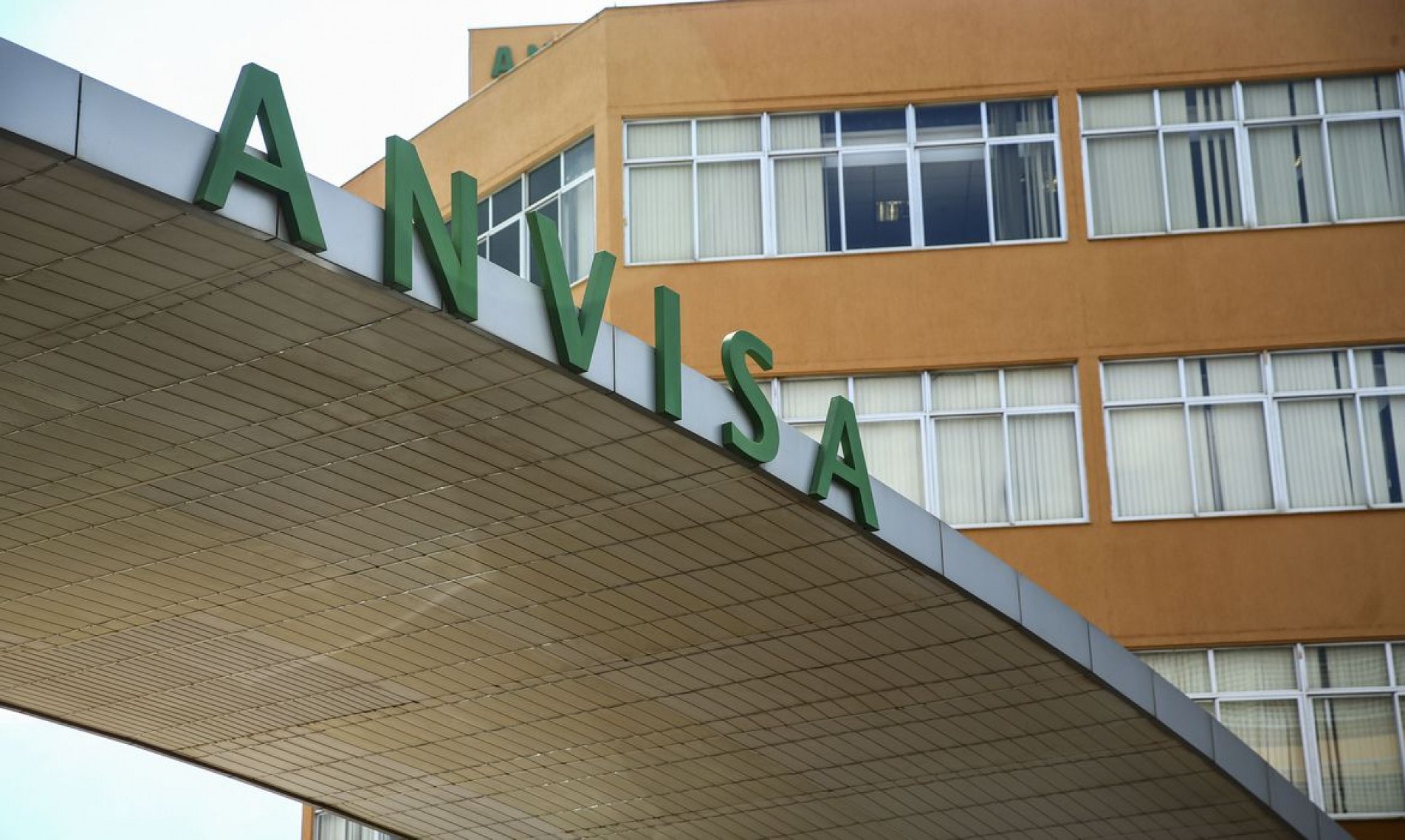  Fachada do edif&iacute;cio sede da Ag&ecirc;ncia Nacional de Vigil&acirc;ncia Sanit&aacute;ria (Anvisa)
    