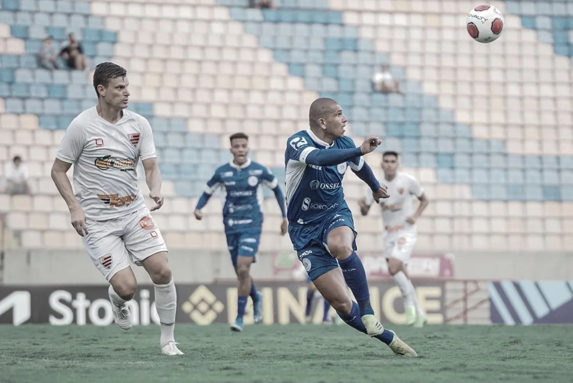 Jogo da 1ª fase foi em Barueri, com arbitragem polêmica, e o time da casa levou a melhor.