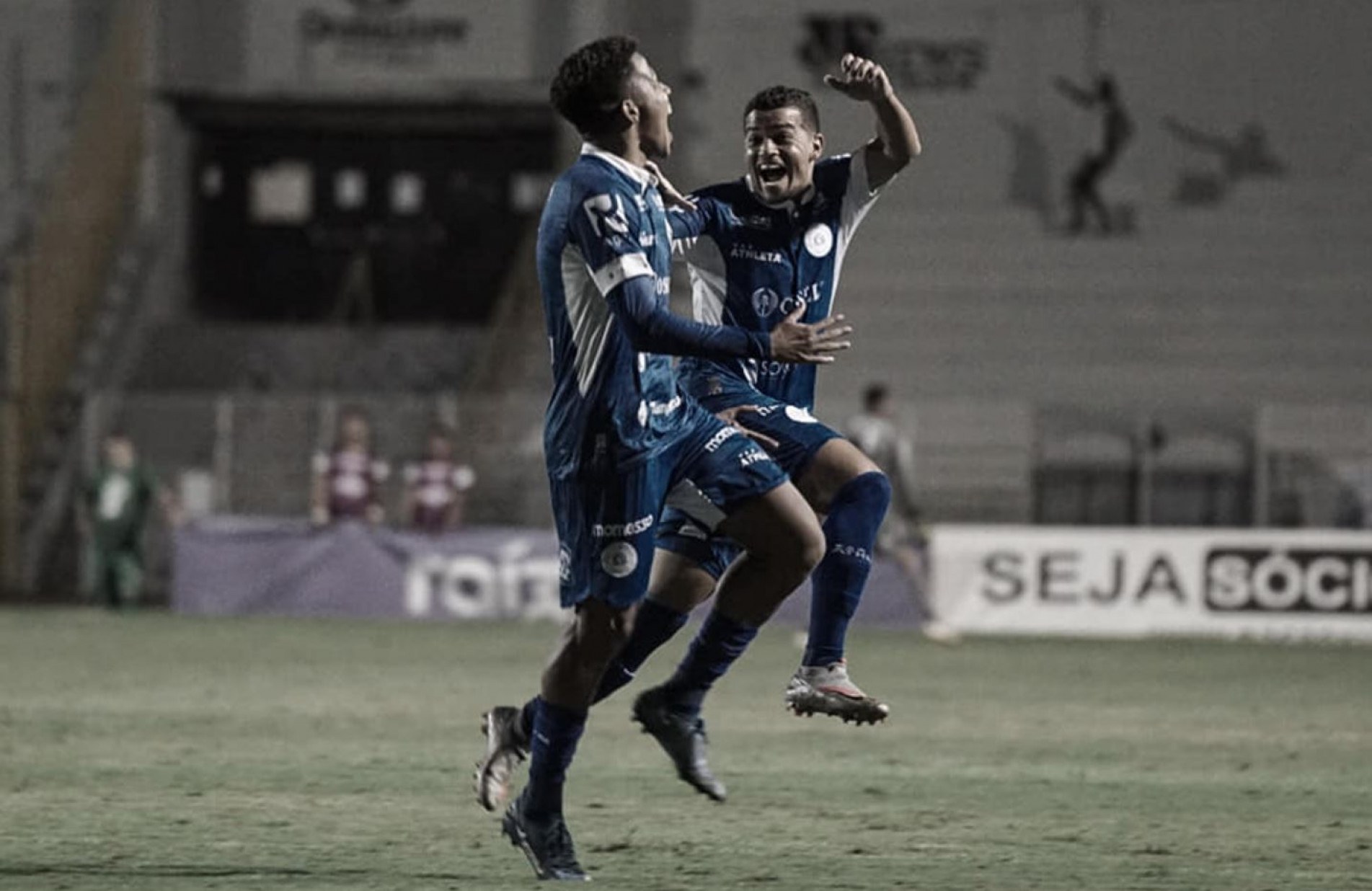 Cria da base beneditina, Lucas Lima (esq.) marcou dois gols e deu passe para mais um.