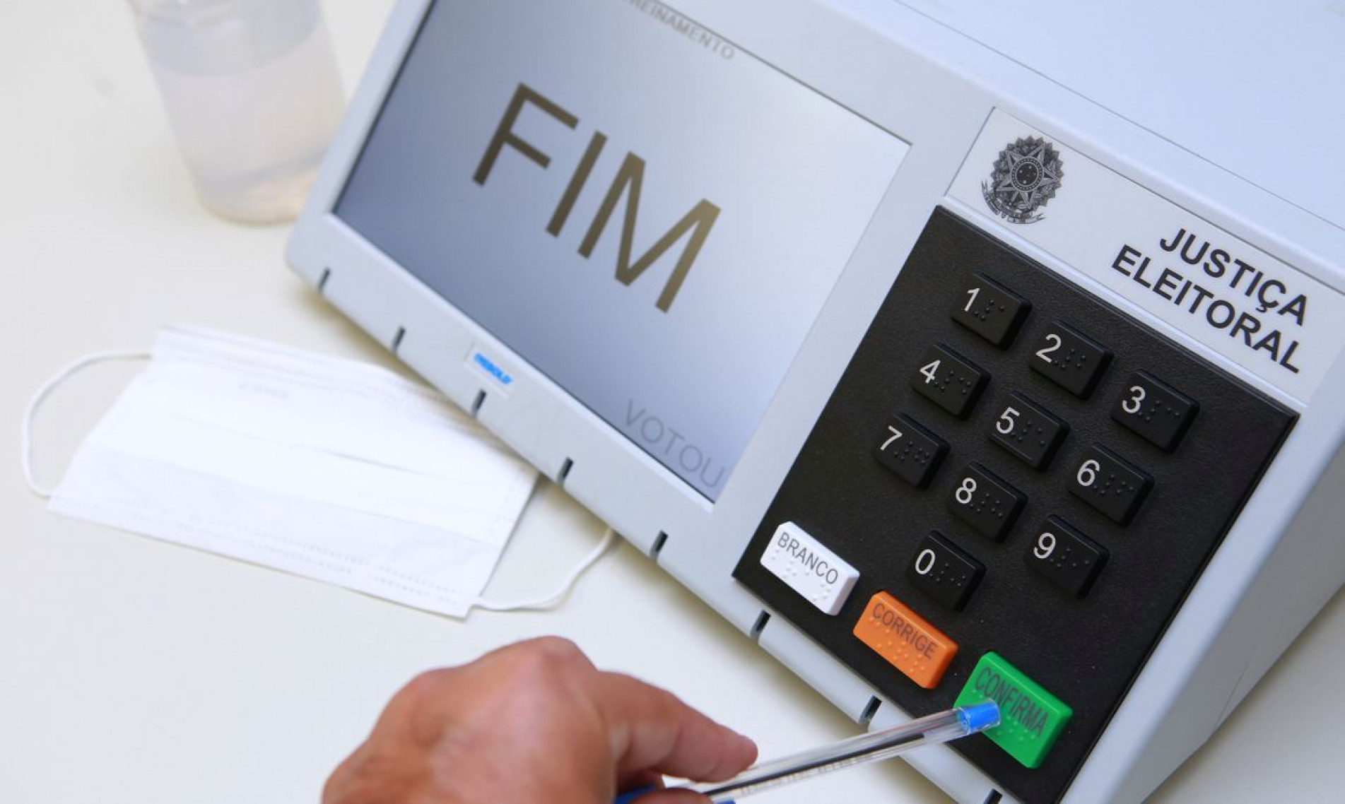 Apesar de alto, n&uacute;mero de brasileiros que confiam nas urnas vem caindo, segundo o Datafolha 