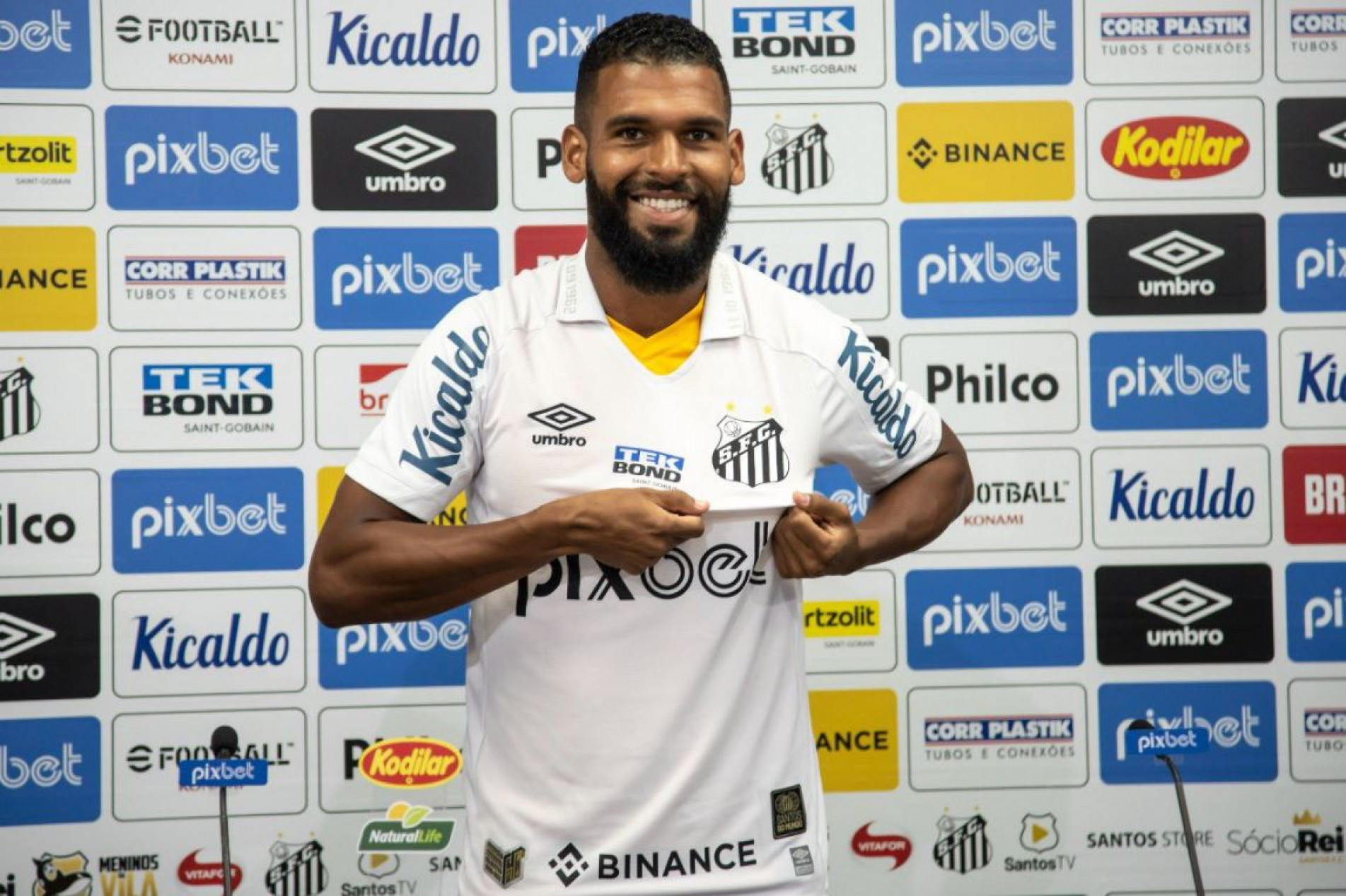 O volante Willian Maranhão.