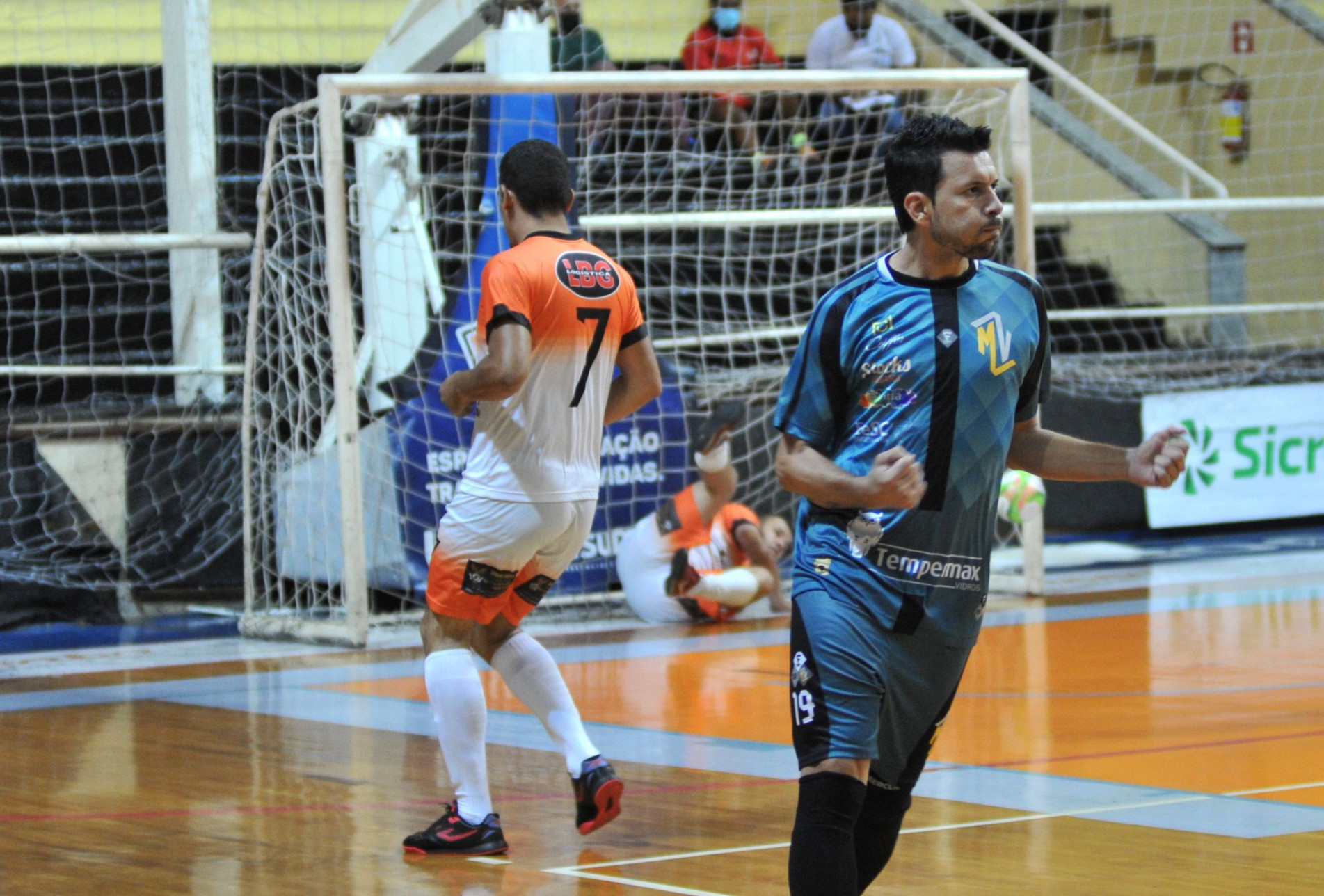 Botuca Juniors/Dane Hair (laranja) foi atropelado por 16 a 0.