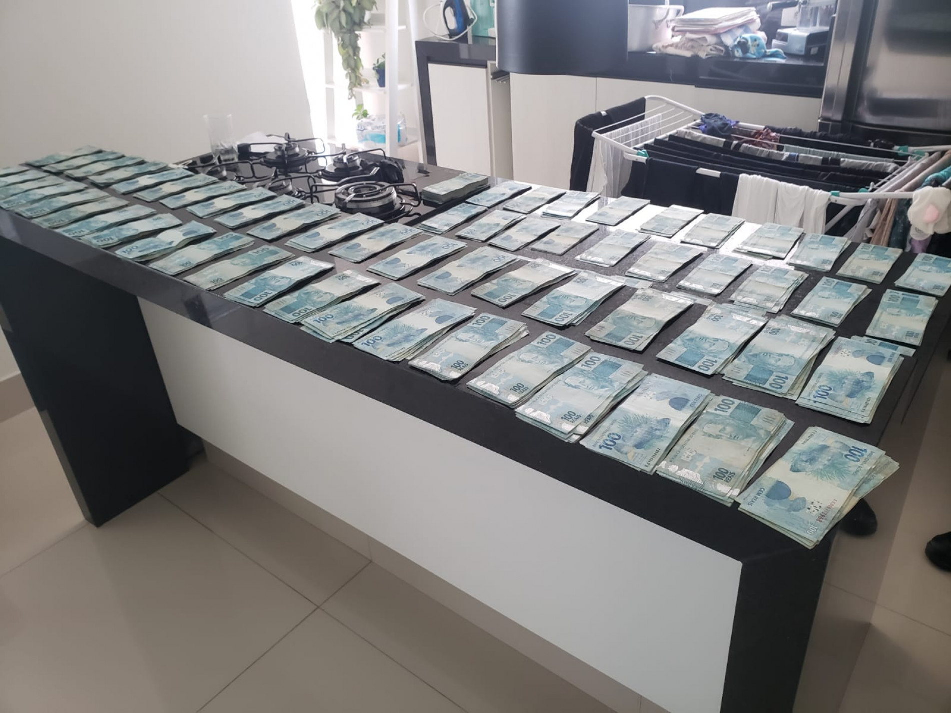 Foram encontrados 82 mil reais em espécie na casa do piloto em Sorocaba