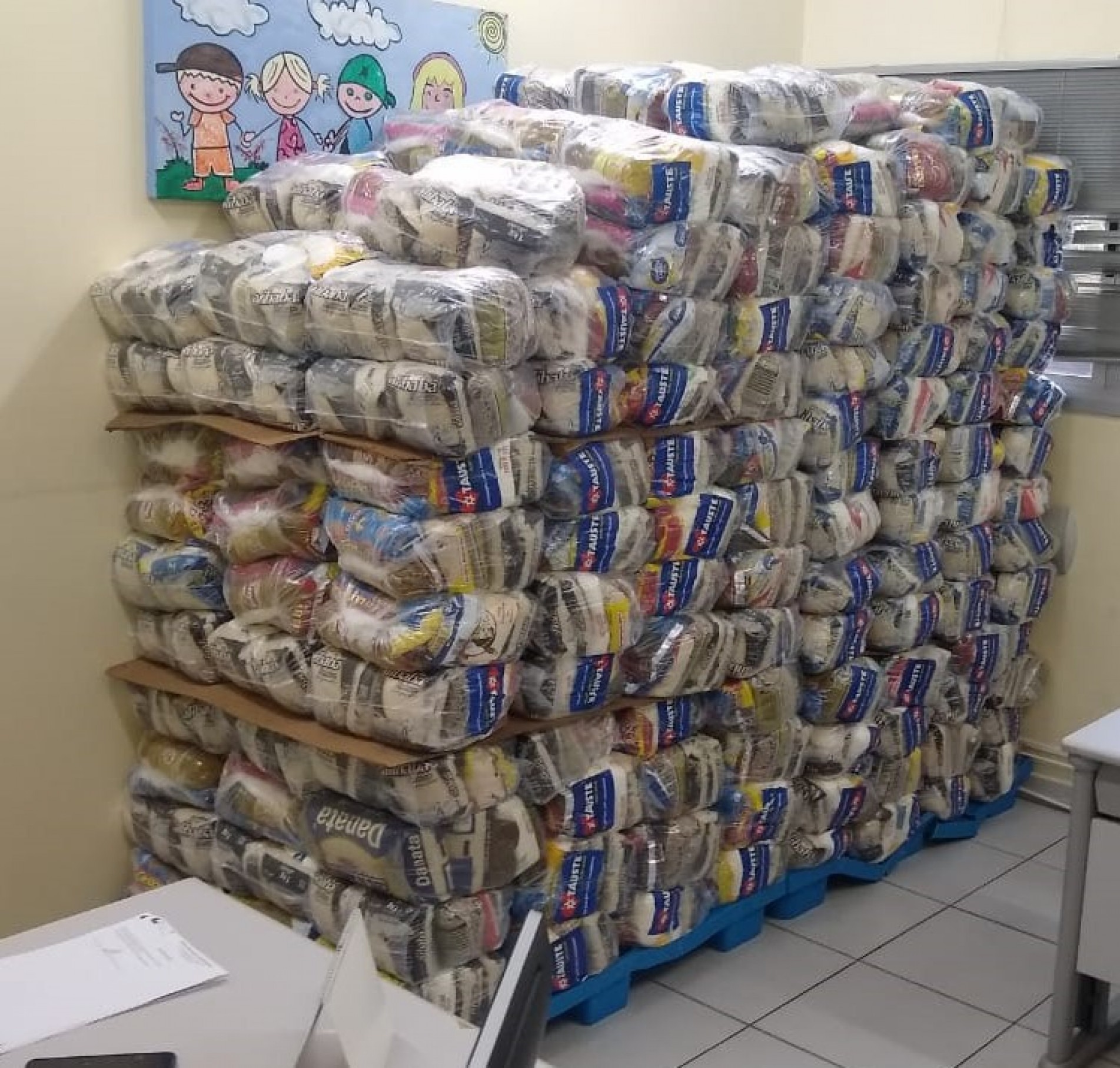 Tauste Ação Social entregou 700 cestas básicas ao Gpaci