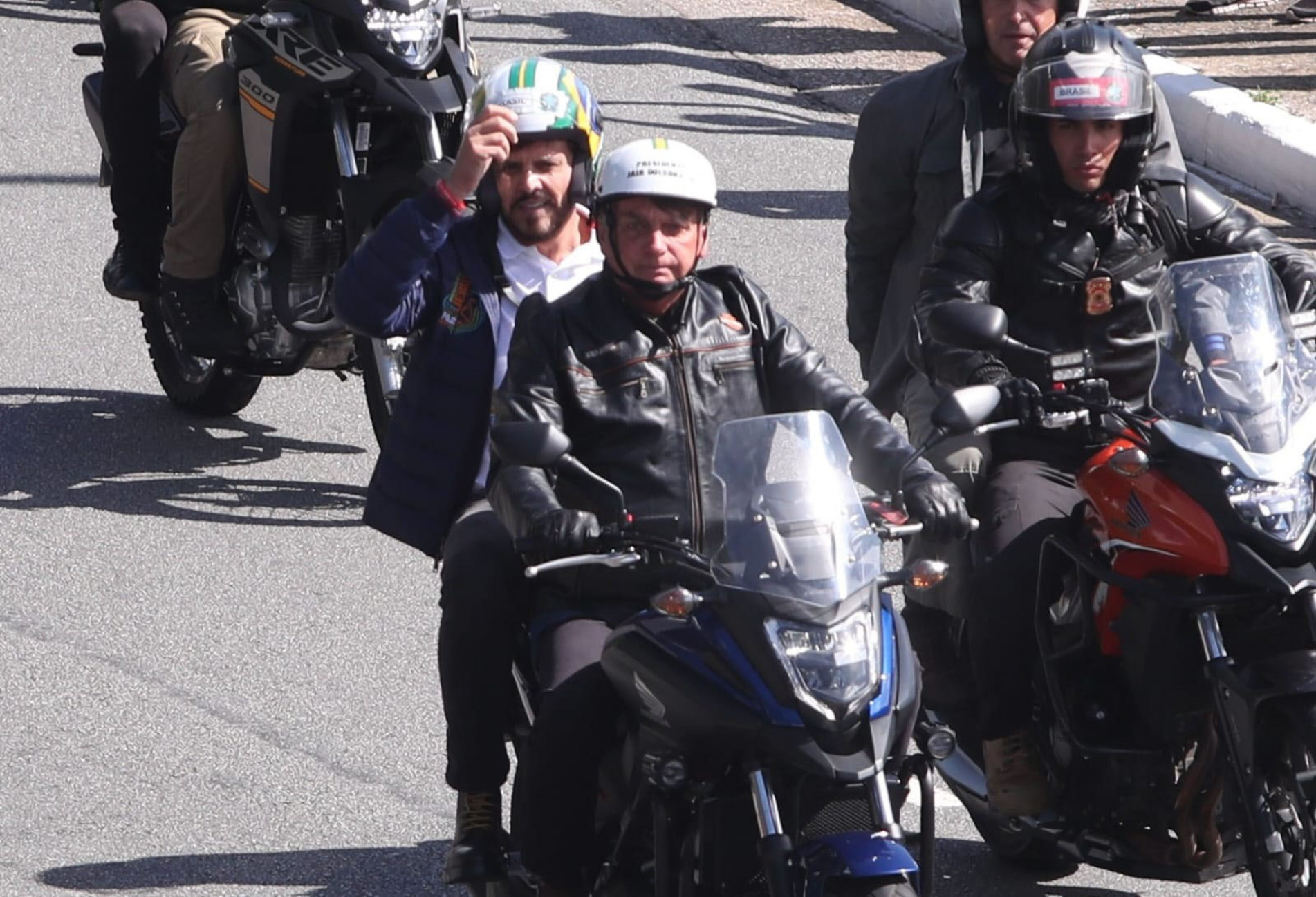 Milhares de motociclistas acompanharam o presidente 