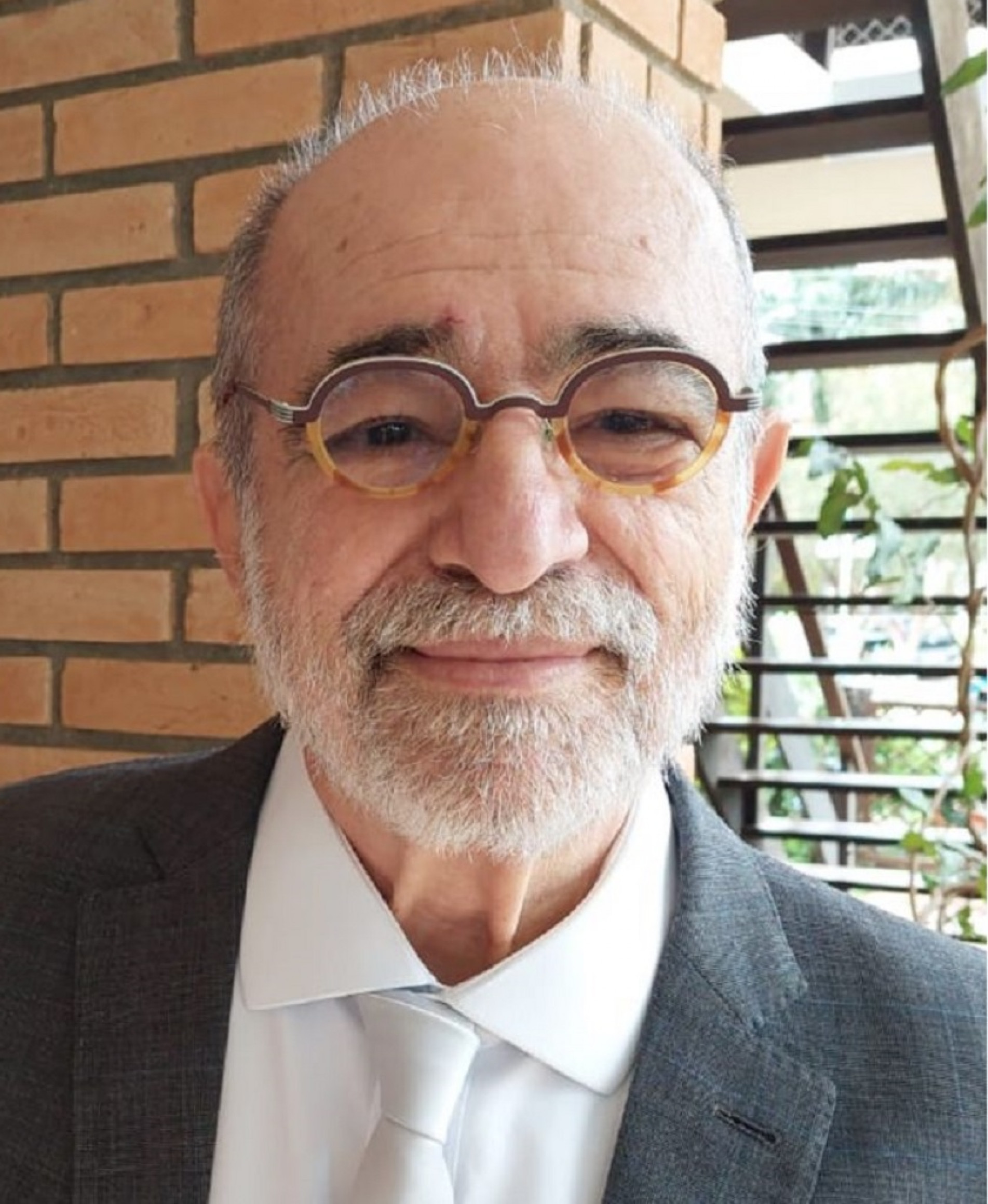 Médico geriatra Paulo Canineu