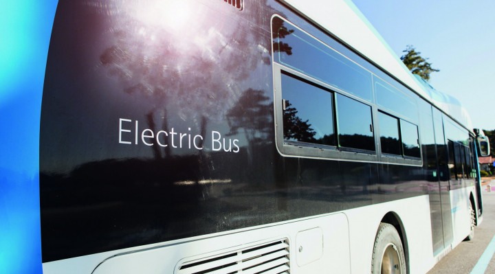 Redução de poluentes é uma das vantagens dos ônibus elétricos