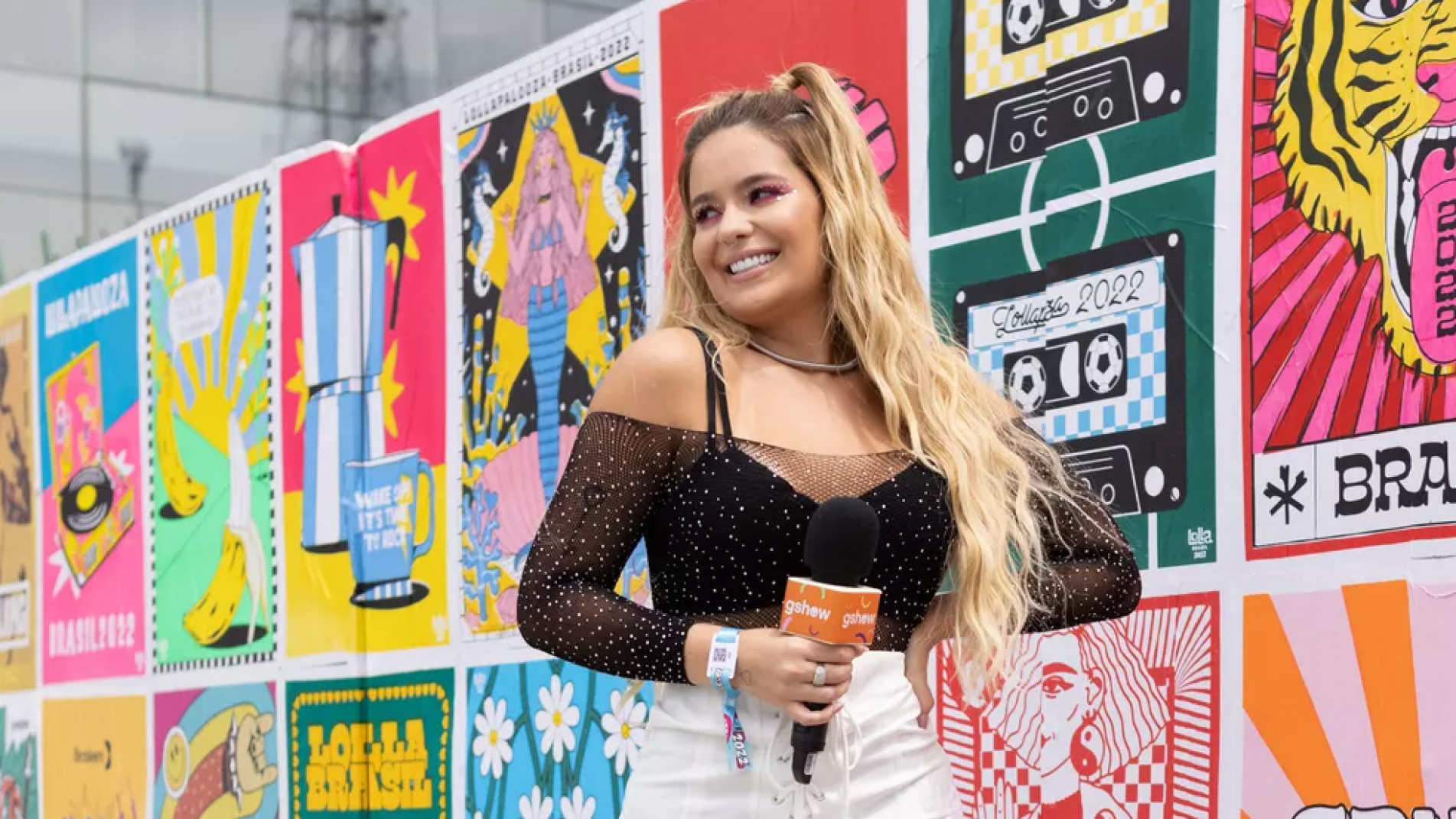 O tecido tranparente (ou tule) com brilho está em alta! 