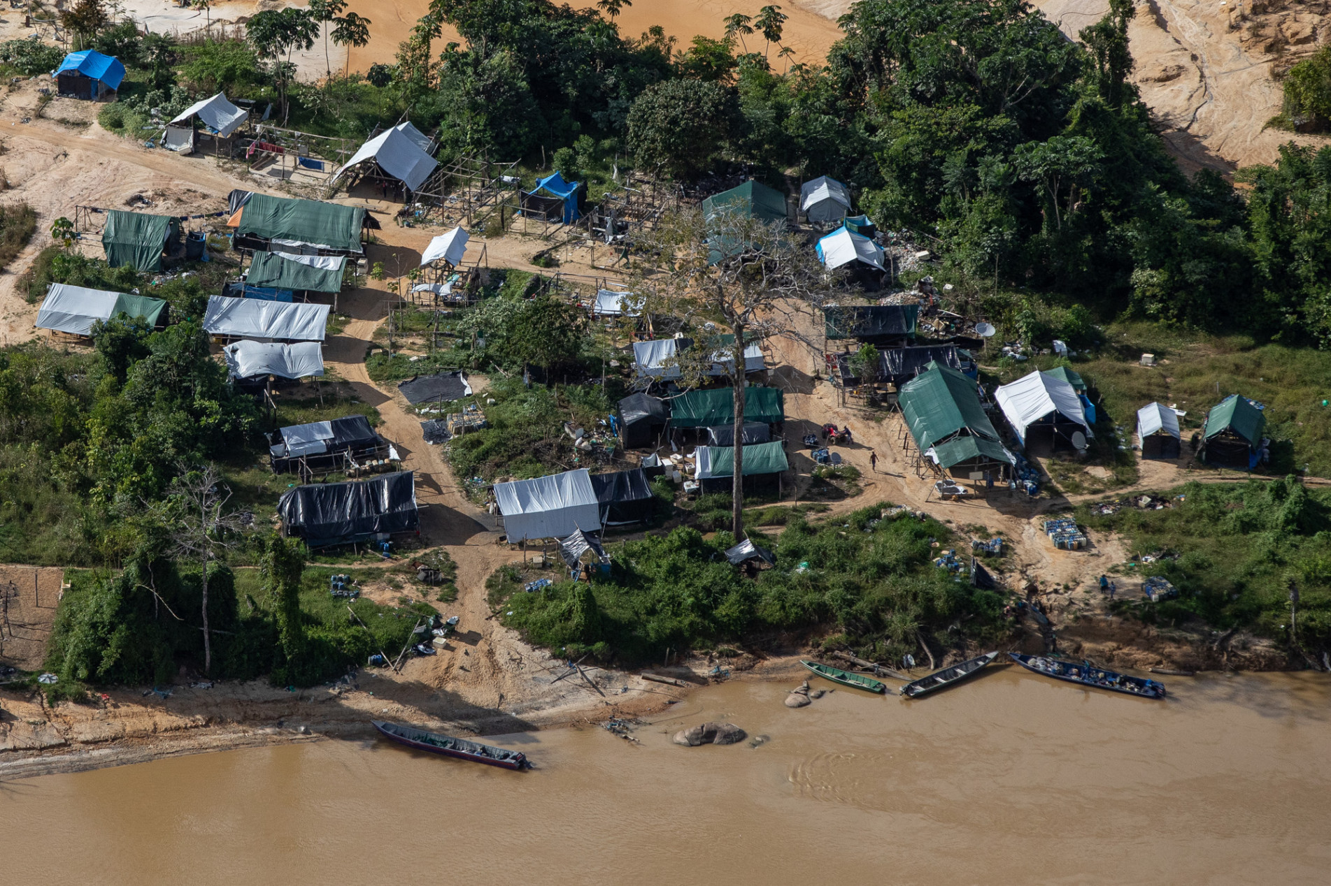 Menina foi estuprada e morta em um acampamento ilegal de garimpeiros dentro da Terra Indígena Yanomami