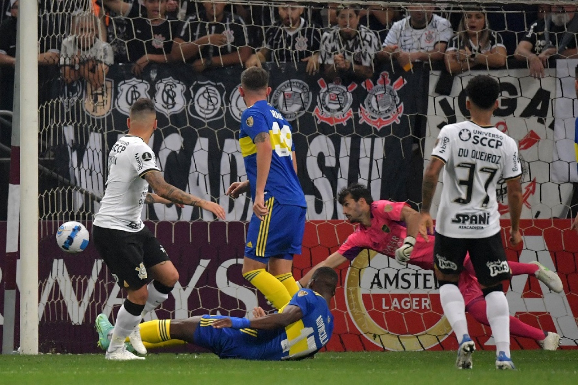 Com o resultado, termina a primeira metade da primeira fase com seis pontos em três jogos