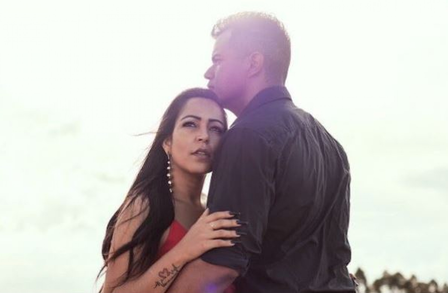 Mulher flagrada fazendo sexo com sem-teto fala pela primeira vez