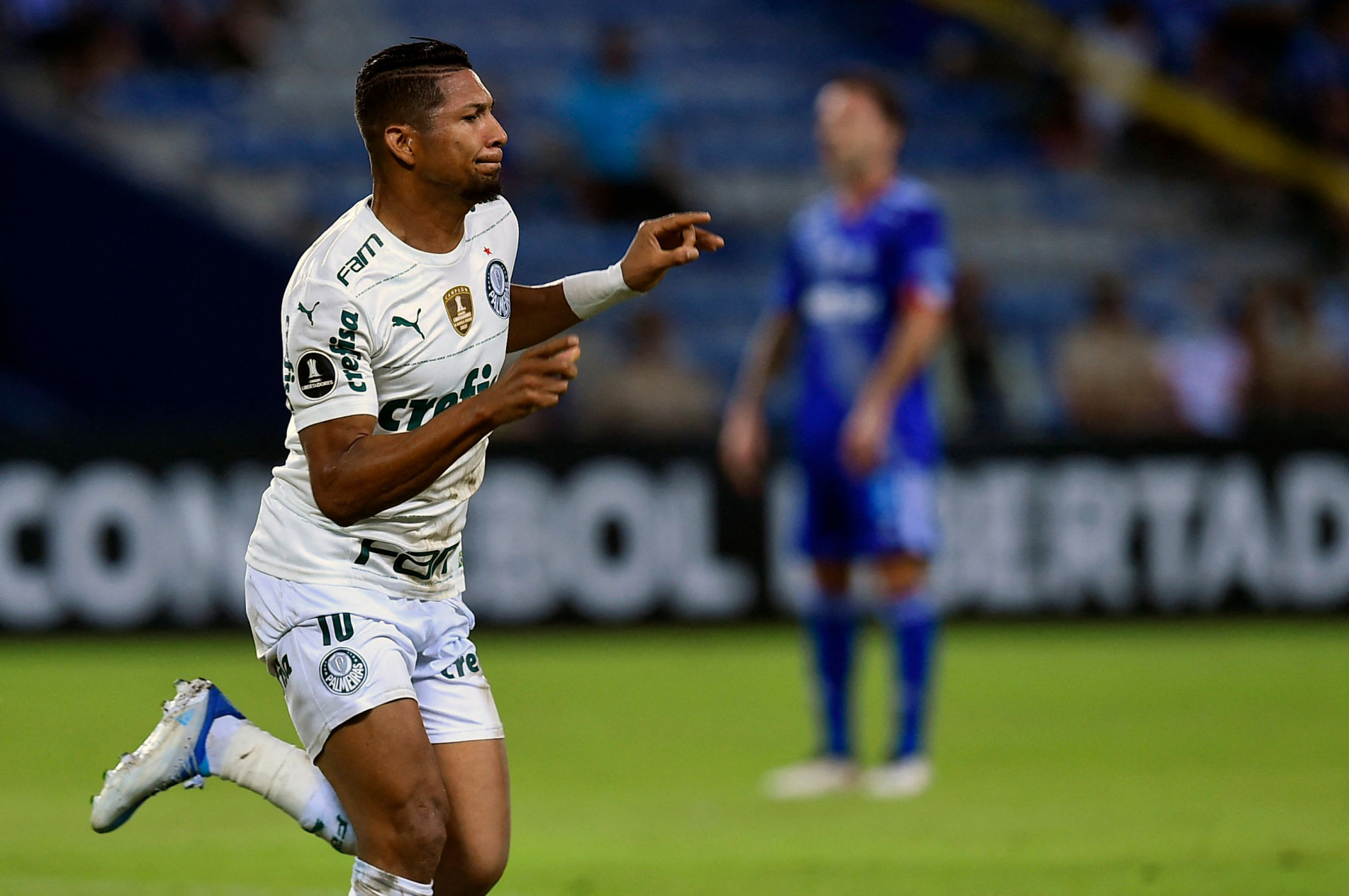 Rony marcou gol histórico, superando os 12 de Alex, mas perdeu outro inacreditável.