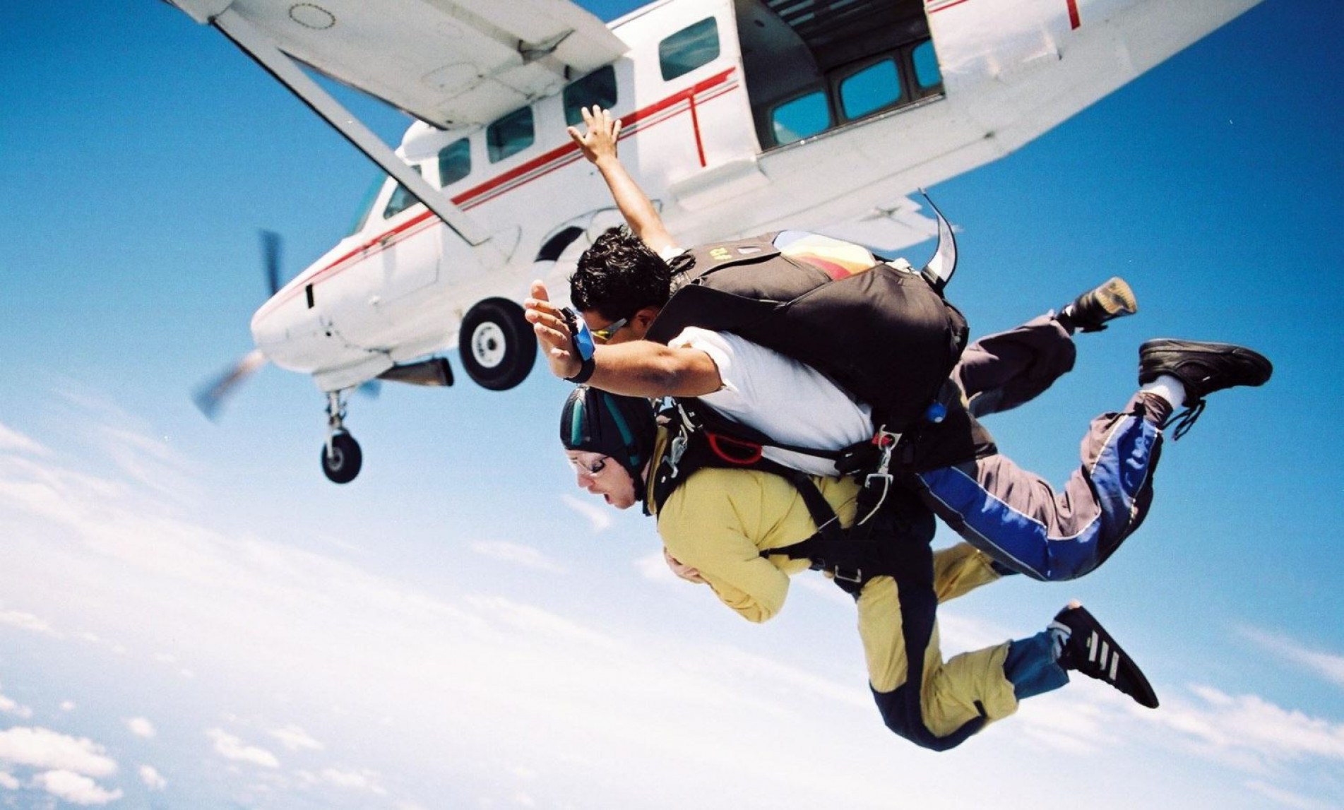 Confederação Brasileira de Paraquedismo destaca que mortes são exceções diante da quantidade de saltos por mês: 30 mil.