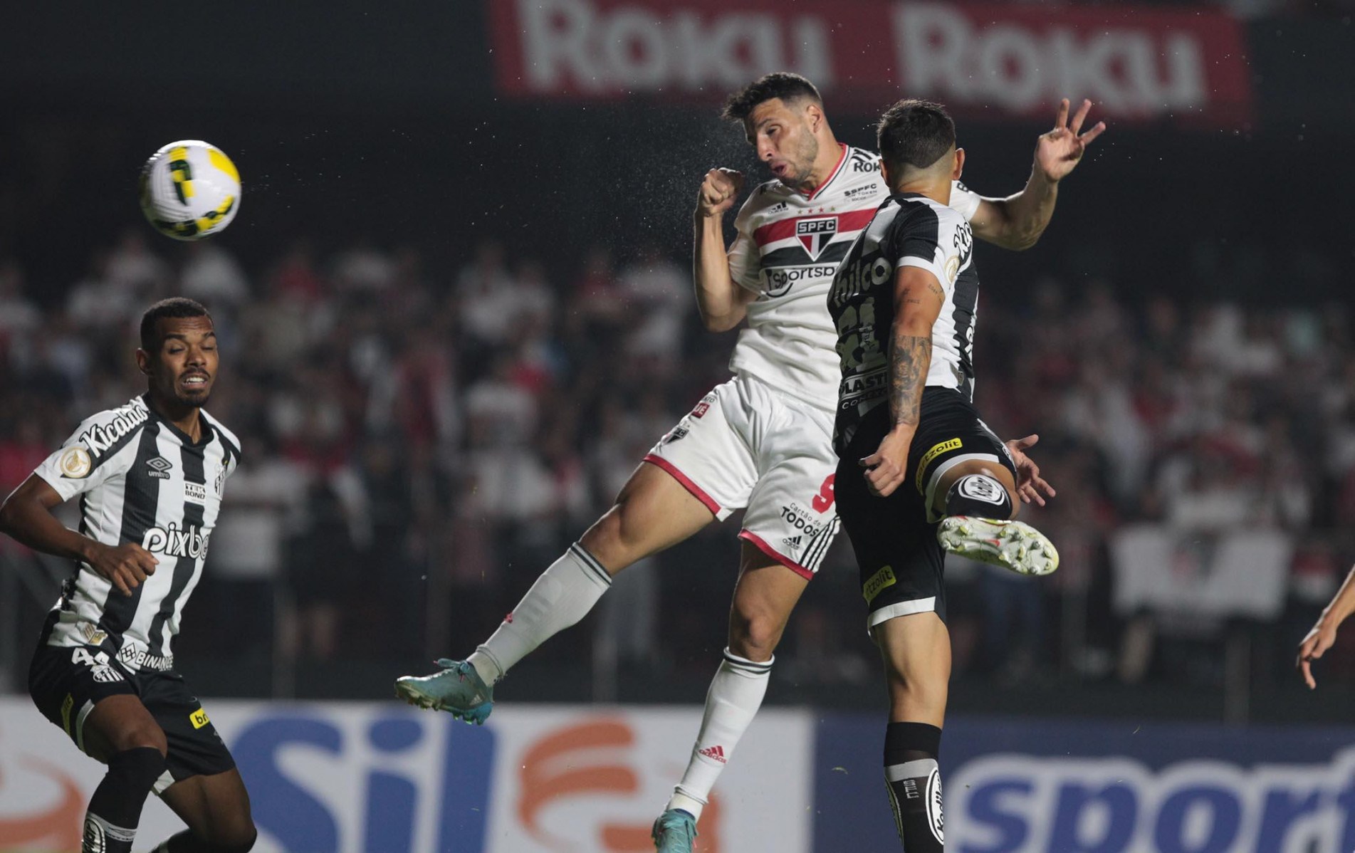 Artilheiro Calleri voltou a balançar as redes.