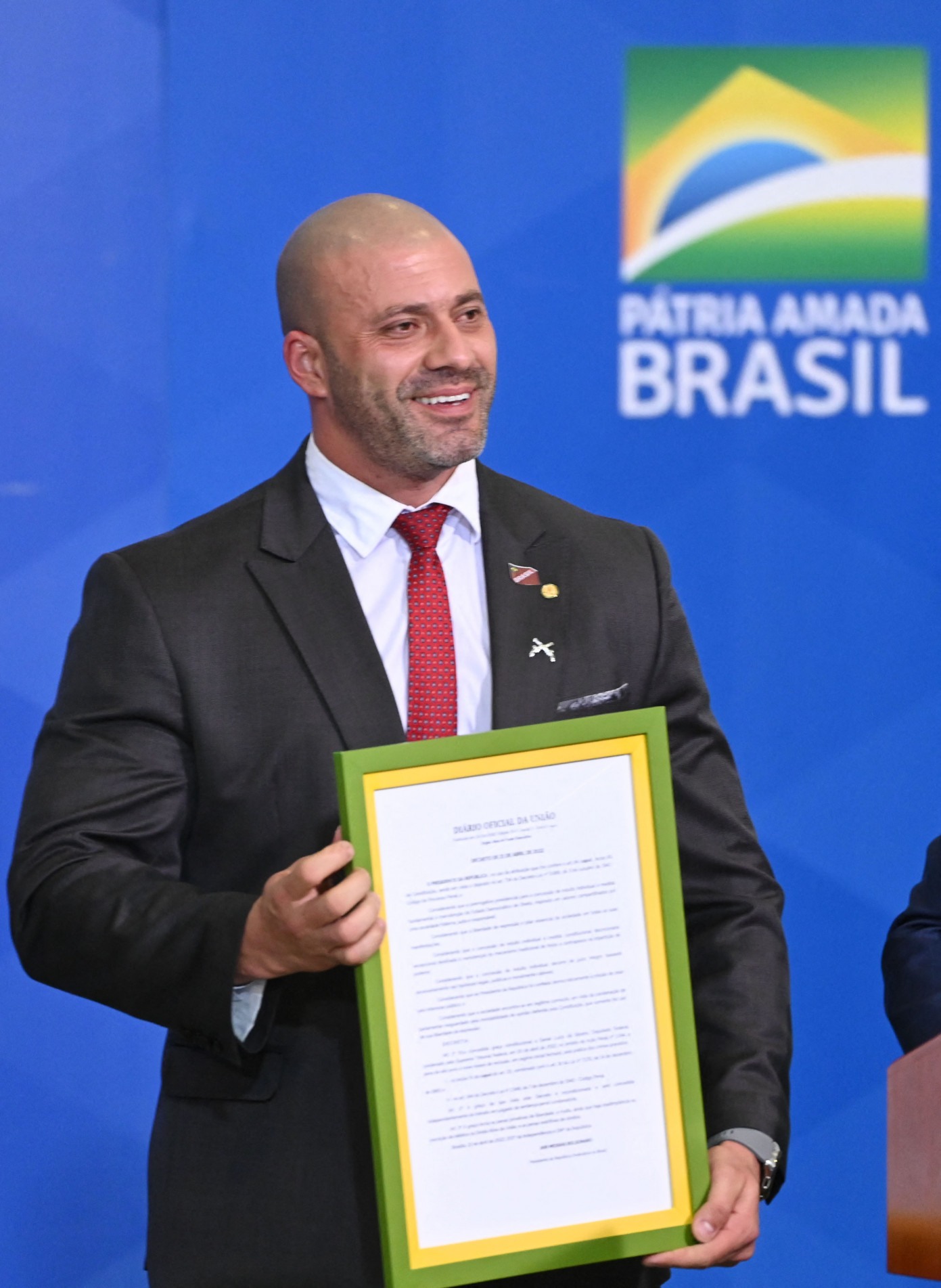 Deputado se apoia no indulto do presidente.