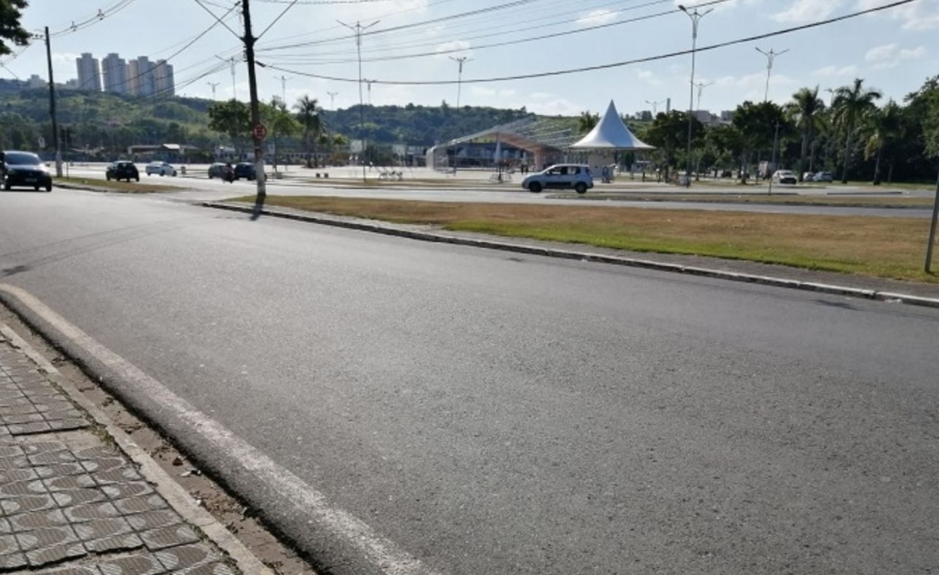 Estrutura estava sendo montada na praça Lecy de Campos e parte da rua Acácio Miler.