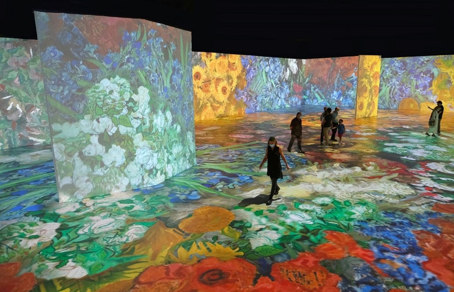 Exposição proporciona ao visitante a sensação de estar dentro das obras do pintor.