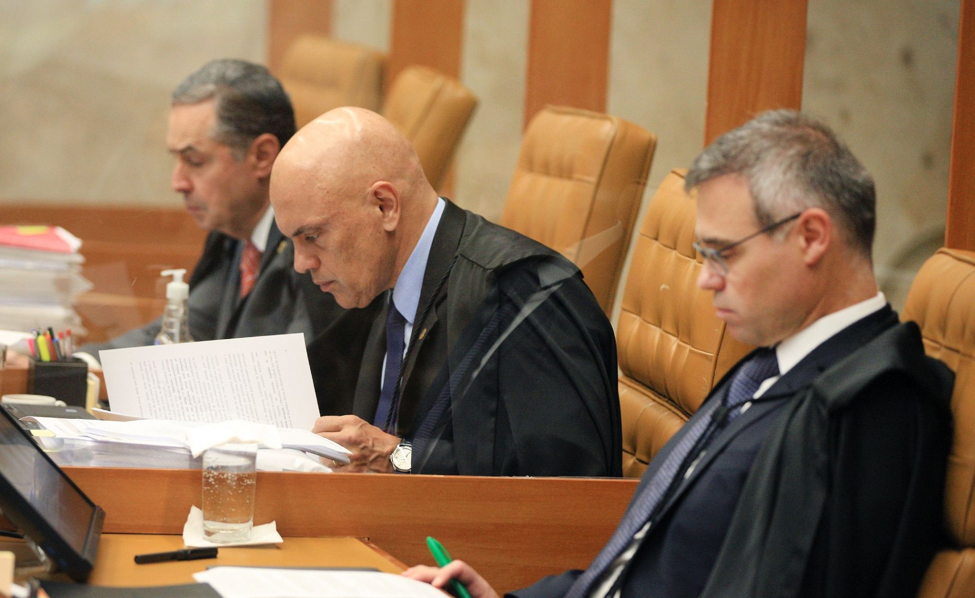 Moraes e Mendonça votaram pela concessão do benefício.