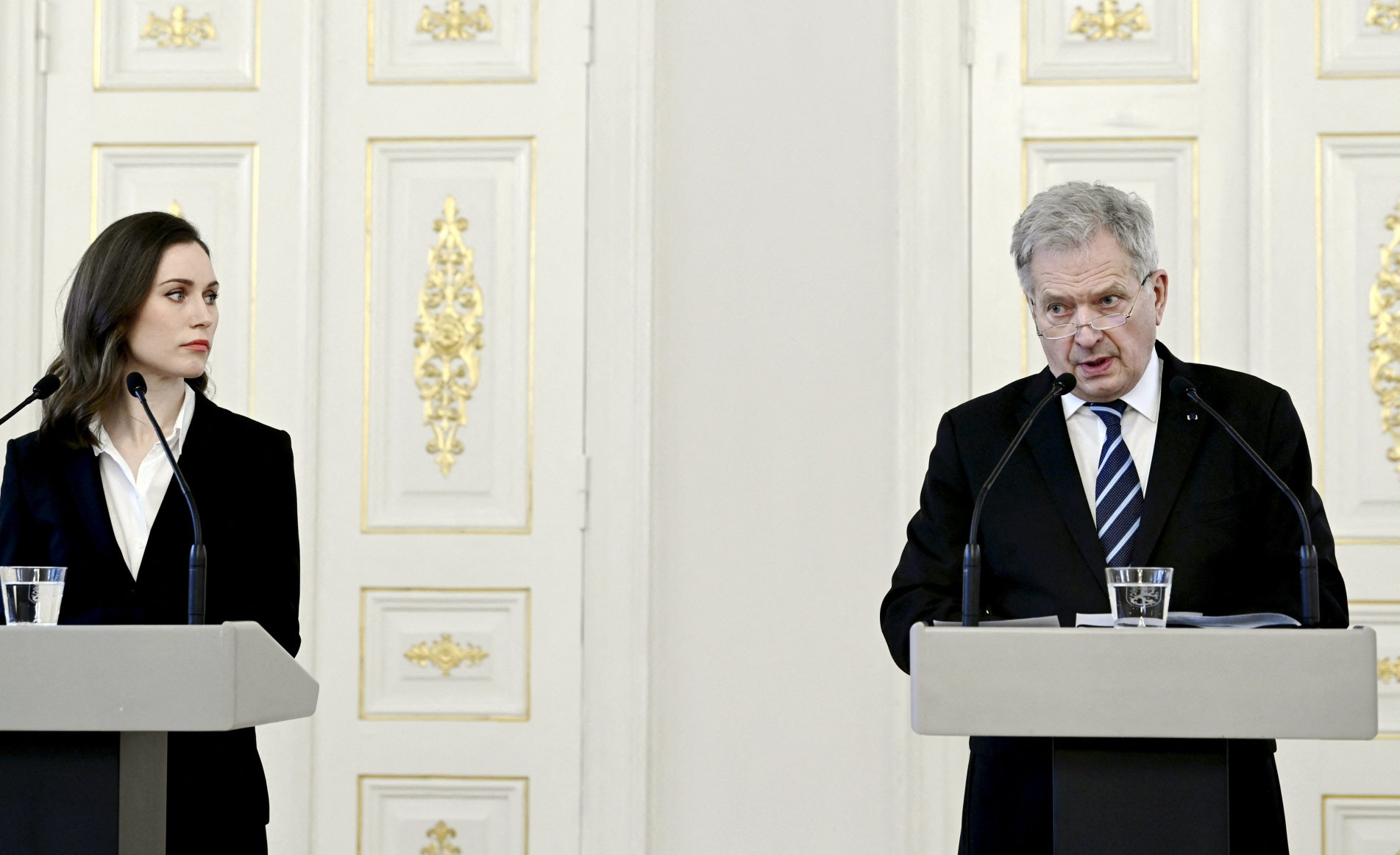 A premier Sanna Marin e o presidente Sauli Niinistö.