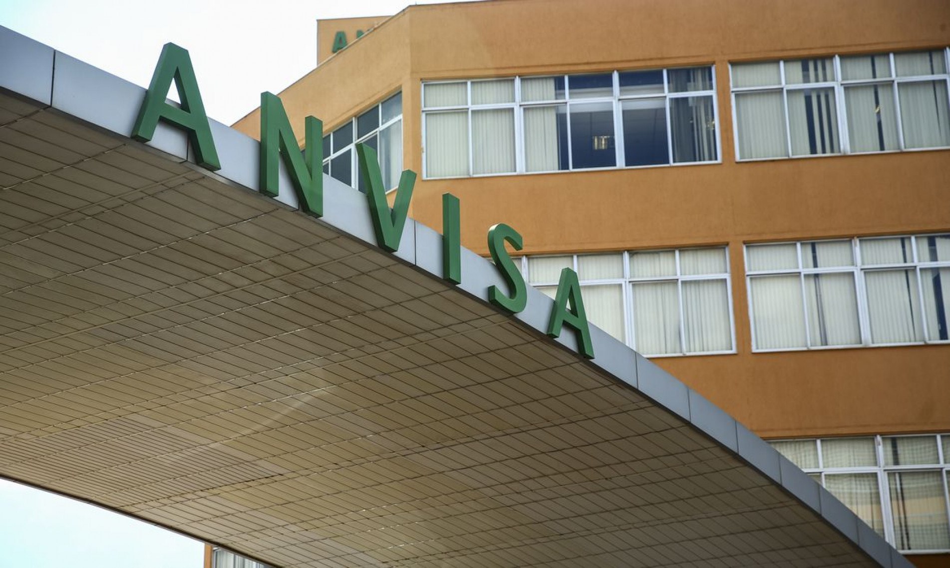 Anvisa autoriza dispensa registro de vacinas para var&iacute;ola dos macacos