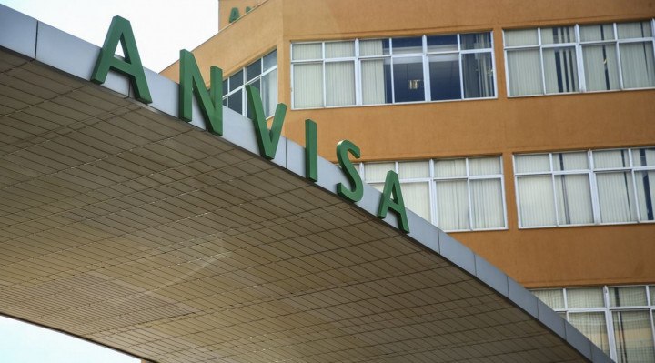 A Anvisa prorrogou por uma ano a validade das autorizações de uso emergencial de medicamentos e vacinas contra Covid-19