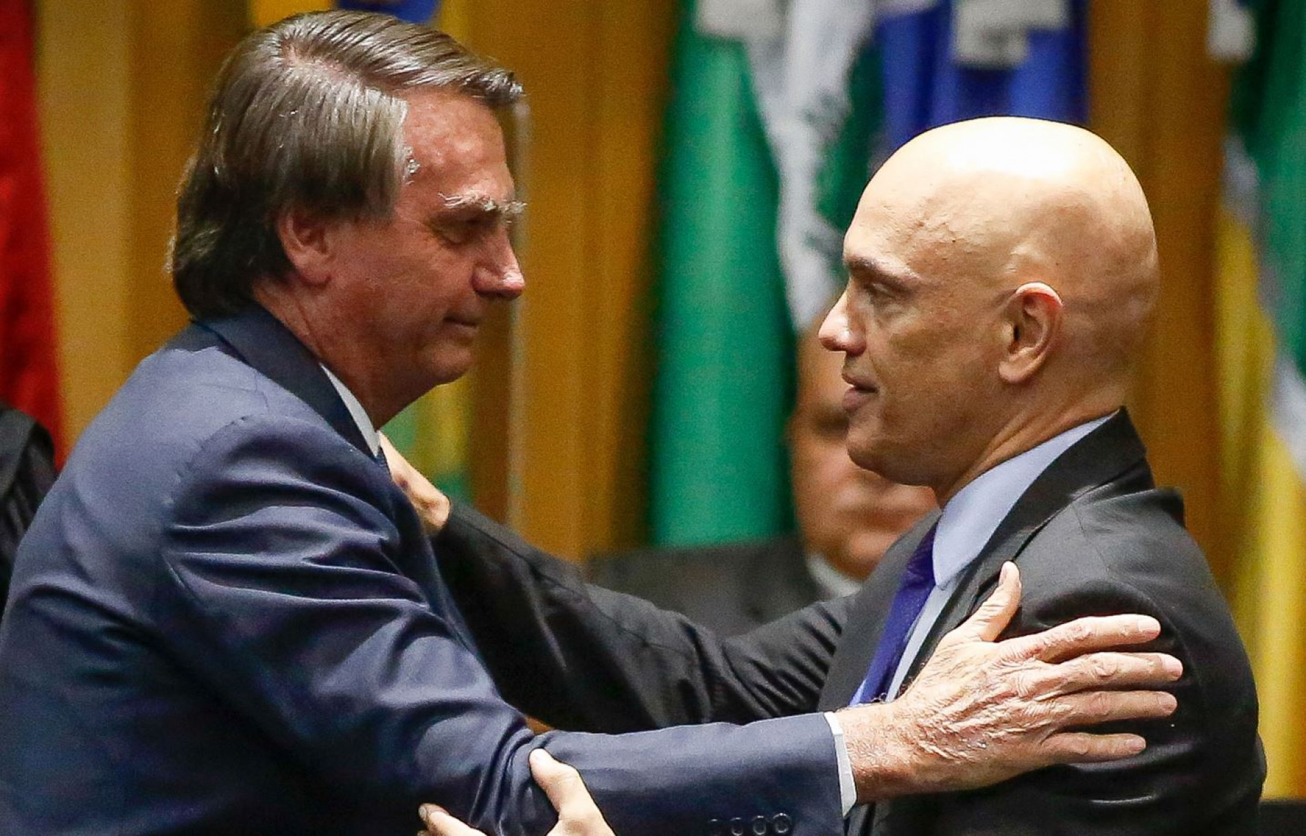 O cumprimento ocorreu durante evento de posse no TST.