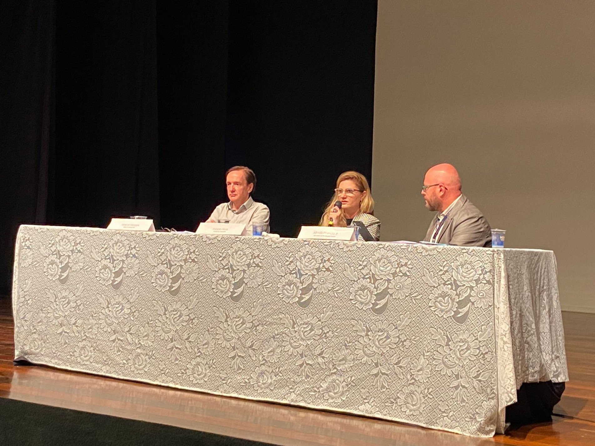 A coletiva com a prefeita foi realizada nesta terça-feira