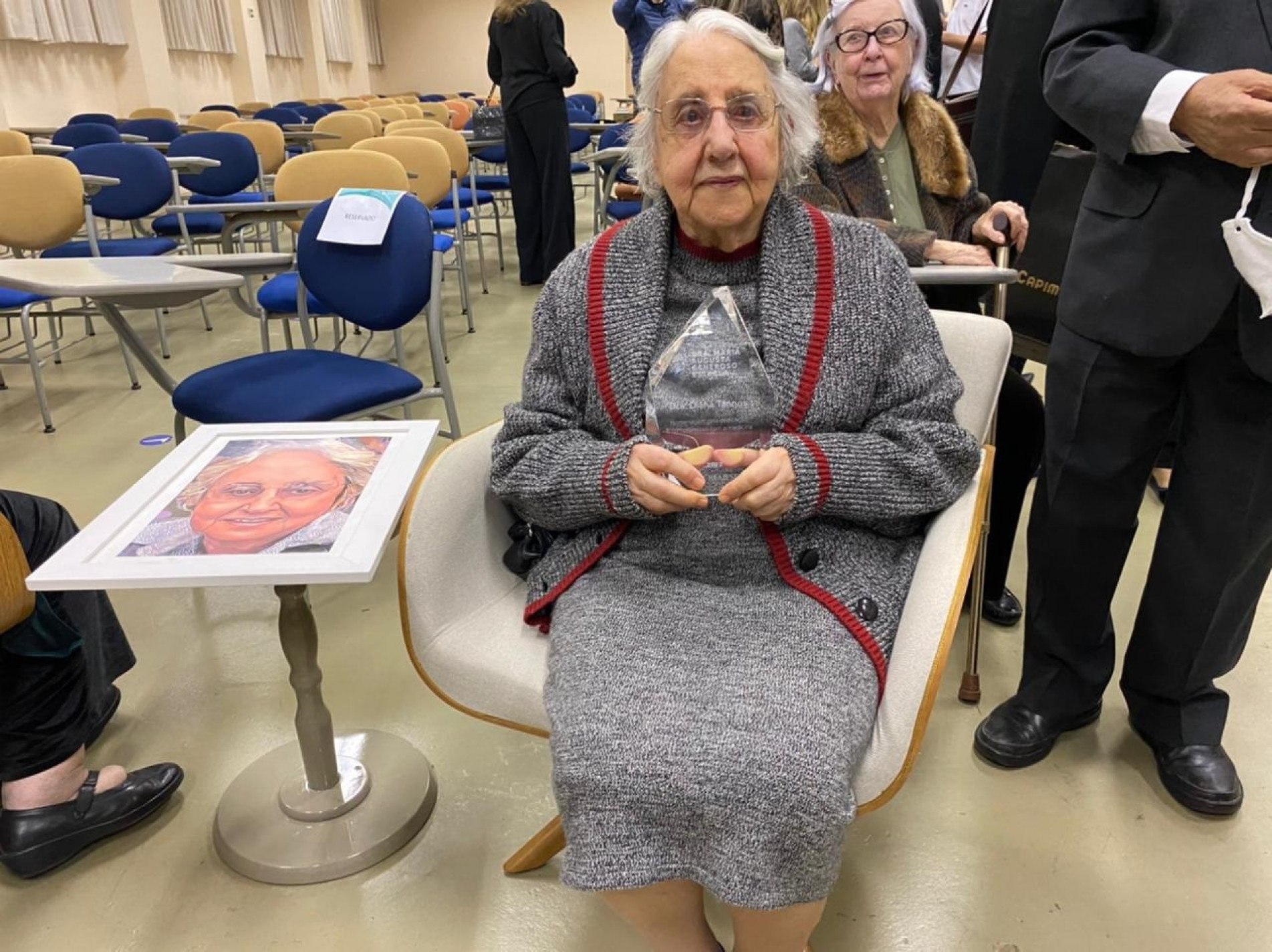Médica Diana Tannos, de 93 anos, sendo 57 deles dedicados à medicina foi uma das homenageadas da noite.
