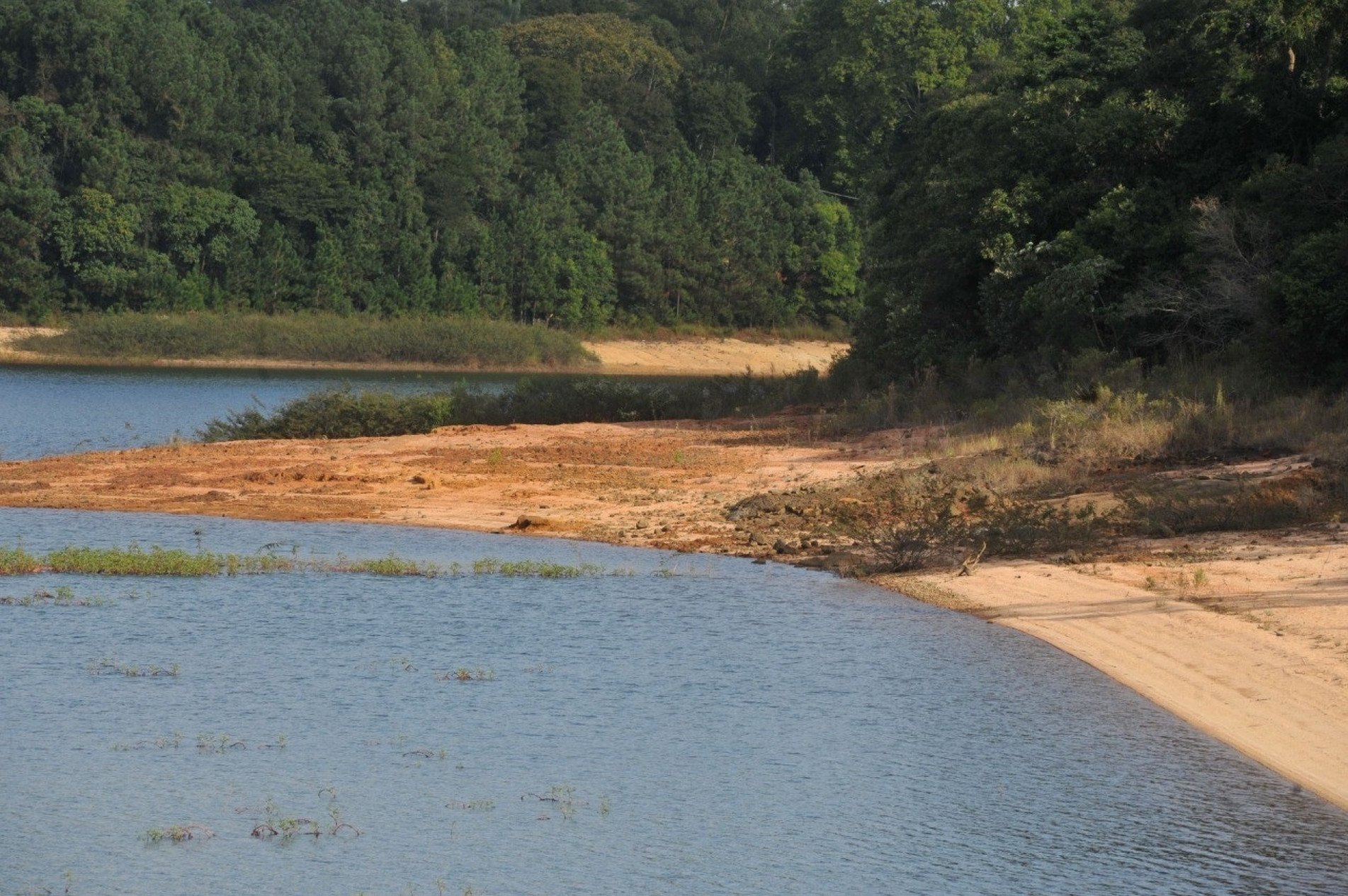 Volume de água da represa de Itupararanga volta a cair.