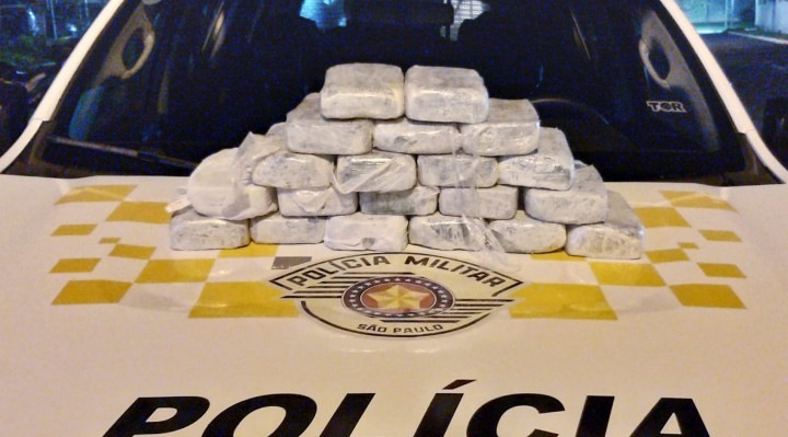 A Polícia Federal apreendeu 20 quilos de pasta base de cocaína 