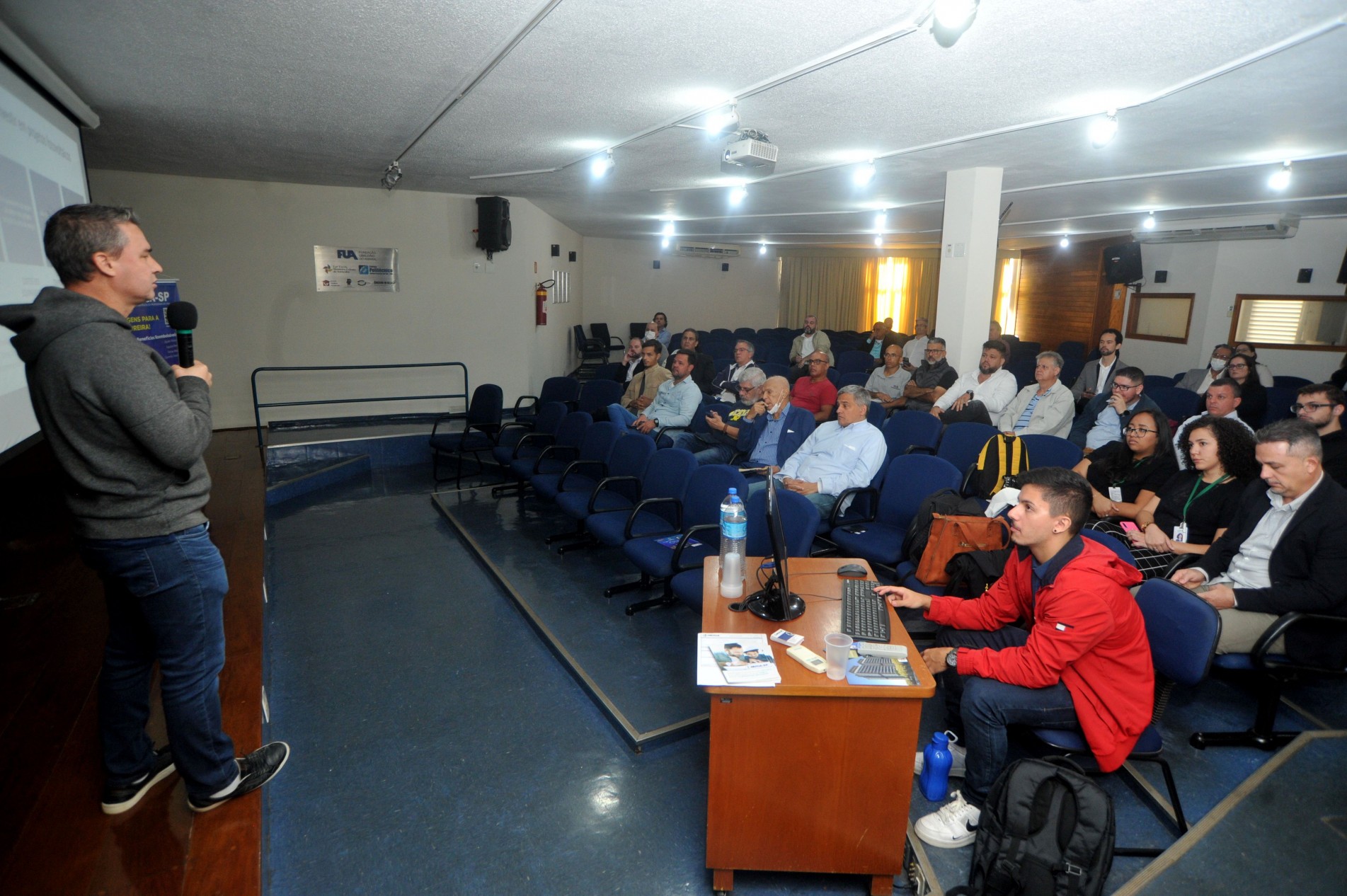 O evento reuniu mais de 100 participantes, ontem, no auditório do jornal Cruzeiro do Sul.