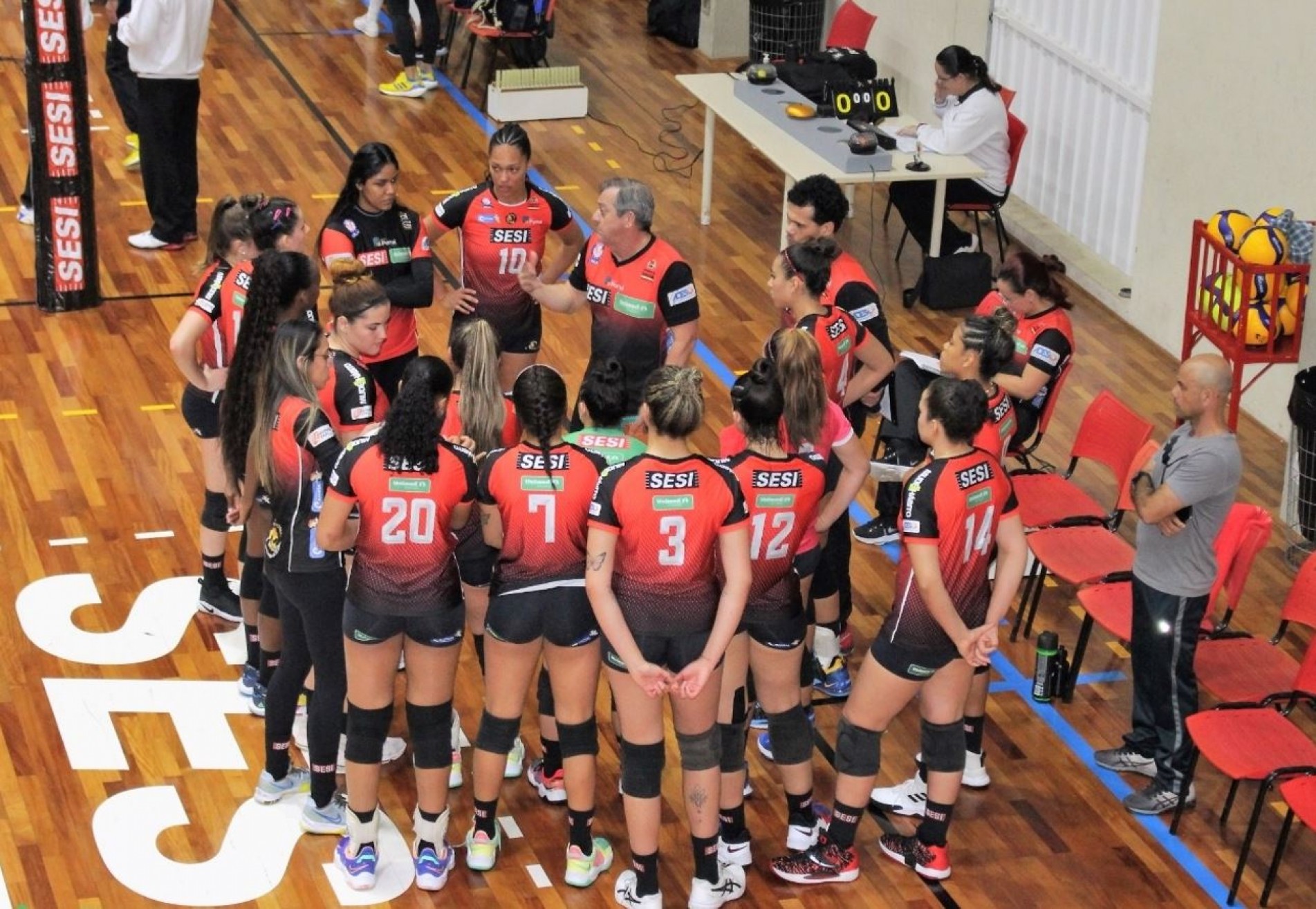 Clóvis Granado teve três meses para preparar as meninas.